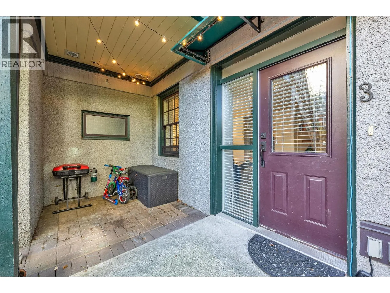 3 12 E ROYAL AVENUE