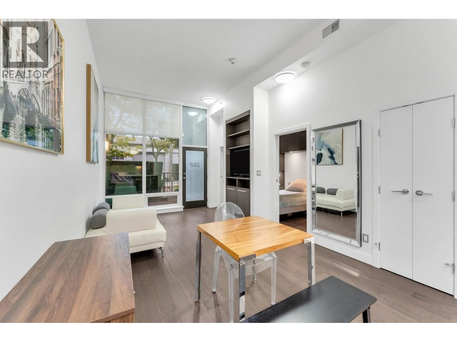 268 W 1ST AVENUE