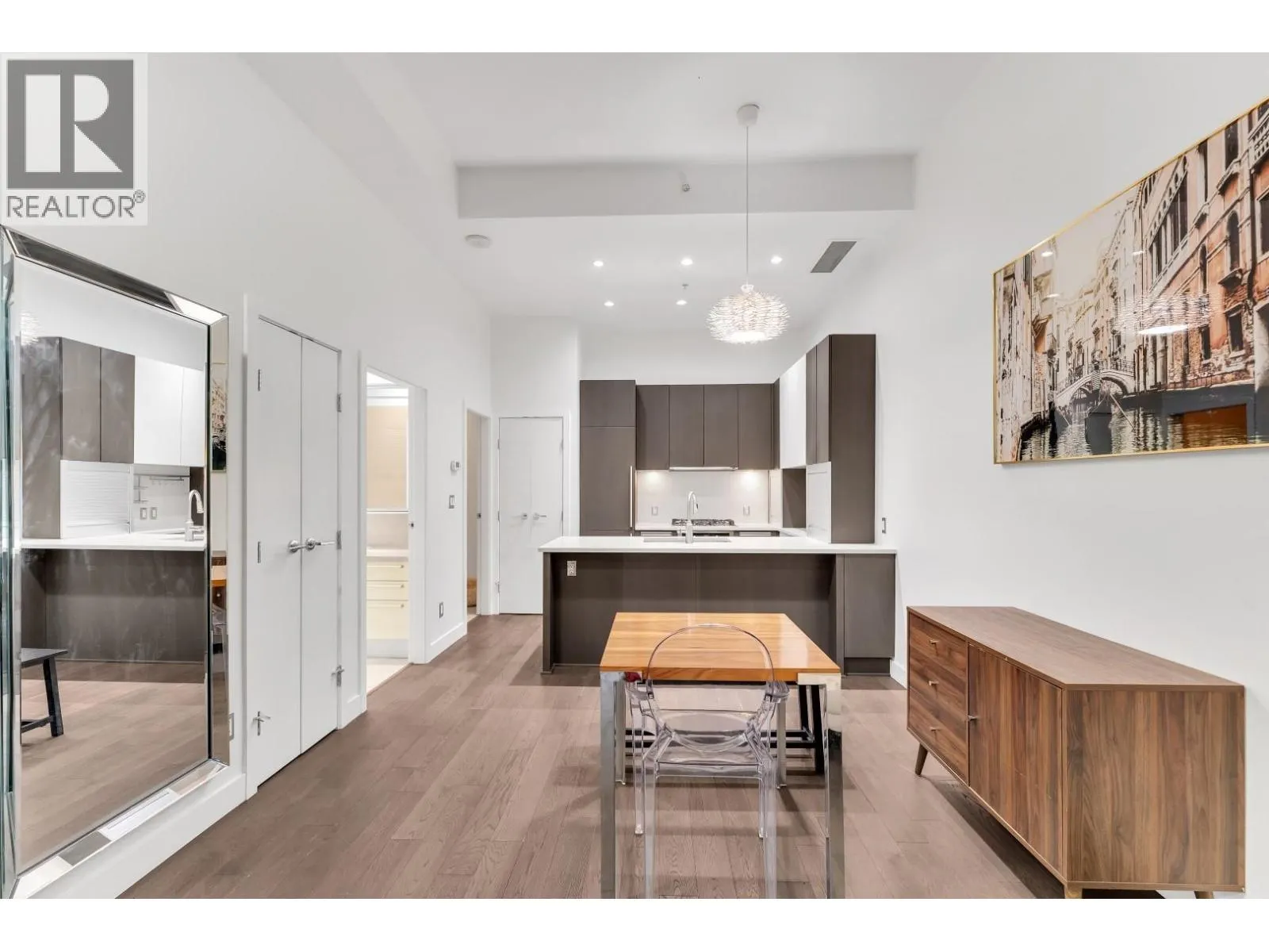 268 W 1ST AVENUE