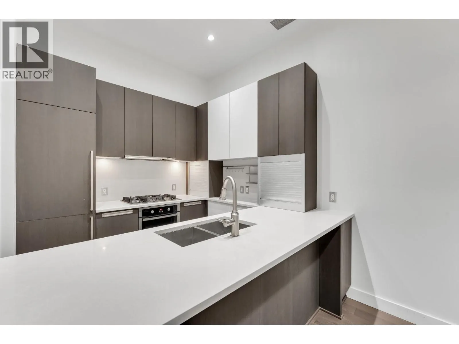 268 W 1ST AVENUE