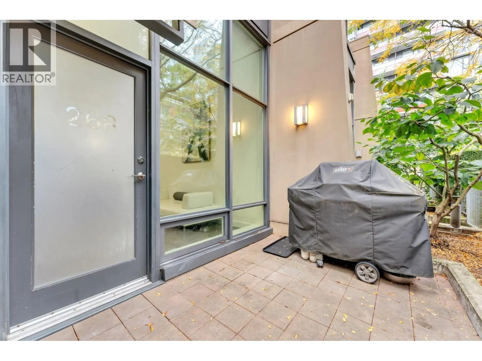 268 W 1ST AVENUE