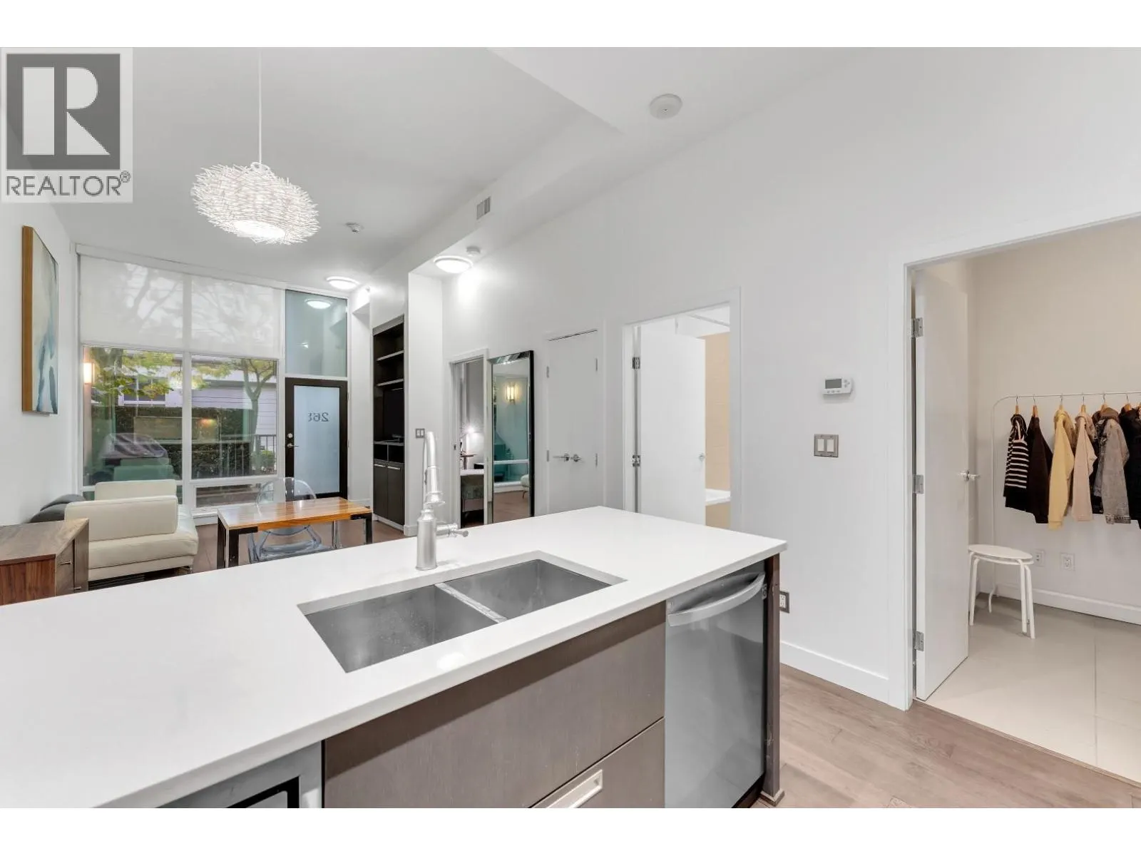 268 W 1ST AVENUE