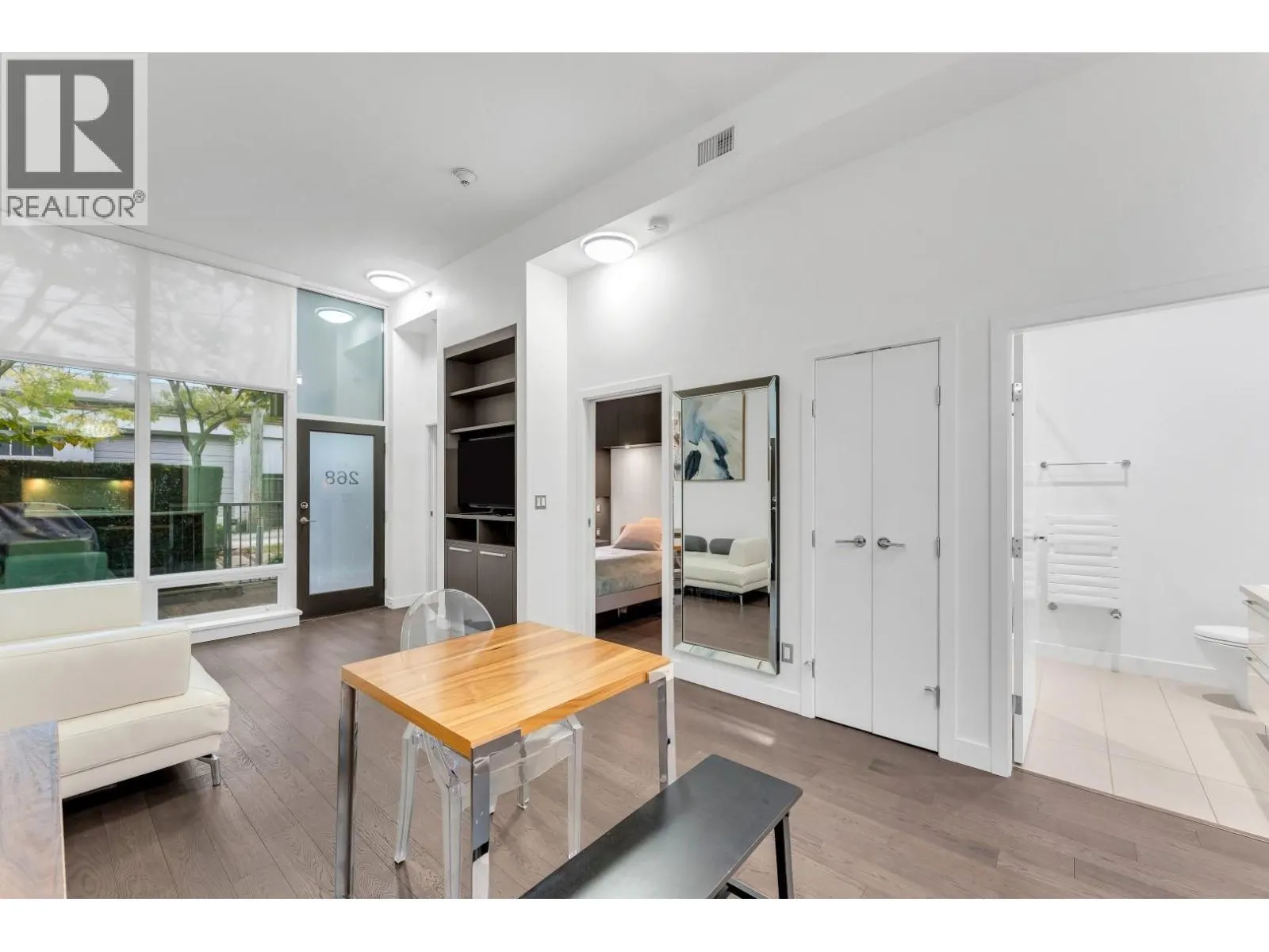 268 W 1ST AVENUE