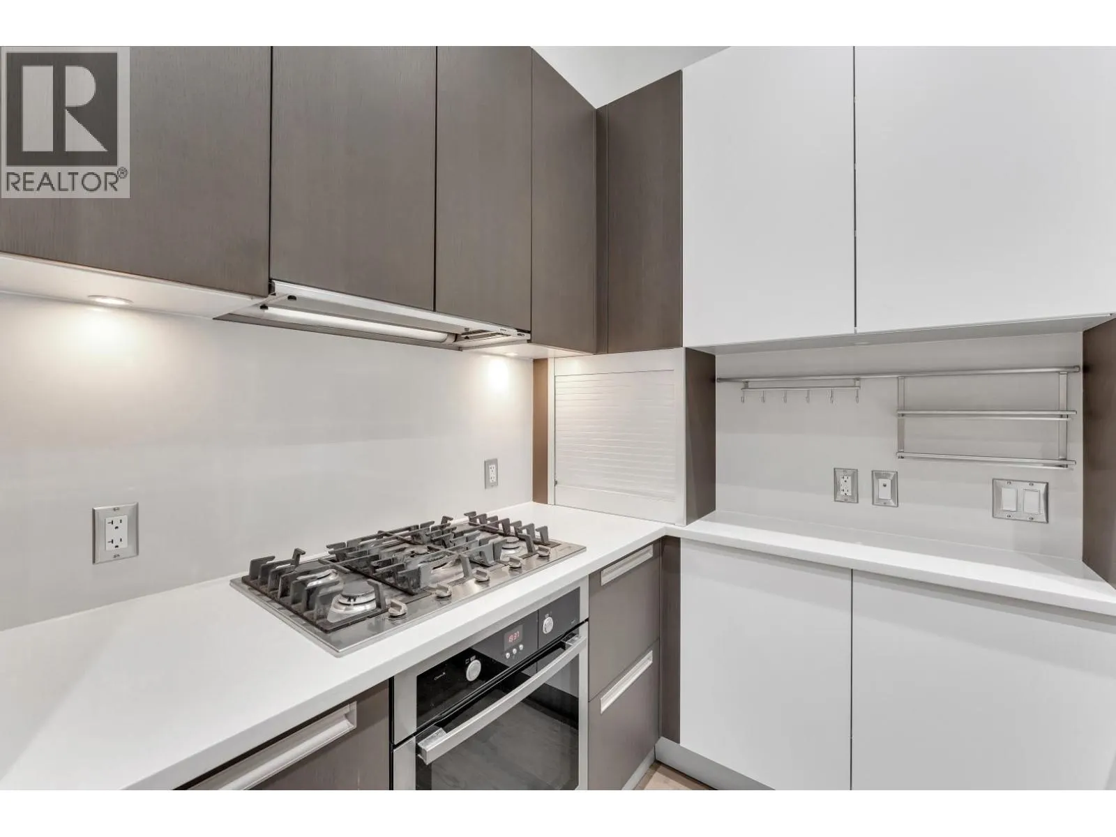 268 W 1ST AVENUE