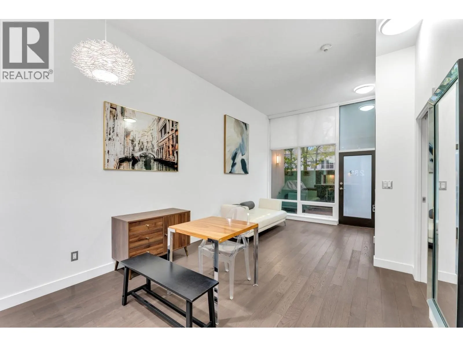 268 W 1ST AVENUE