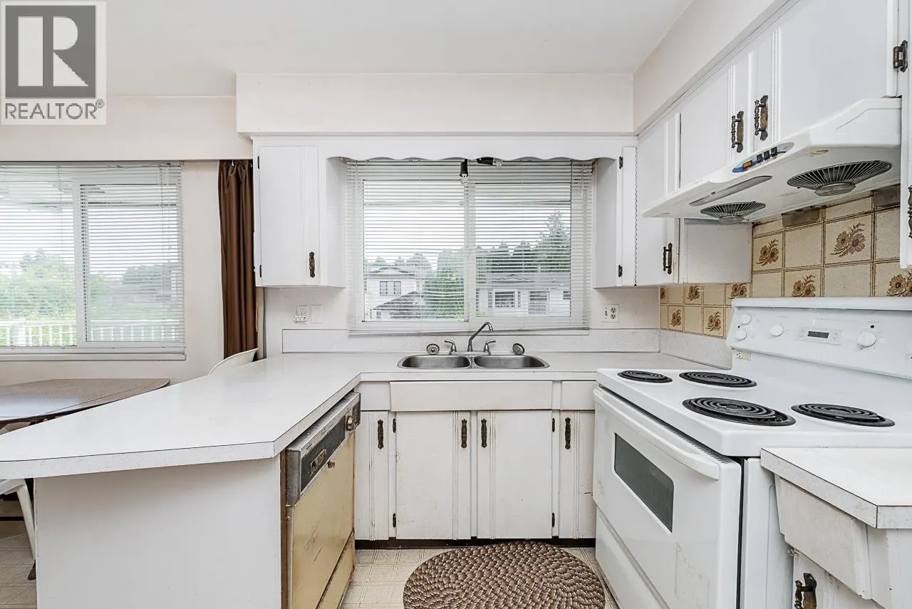 8391 RIDEAU DRIVE