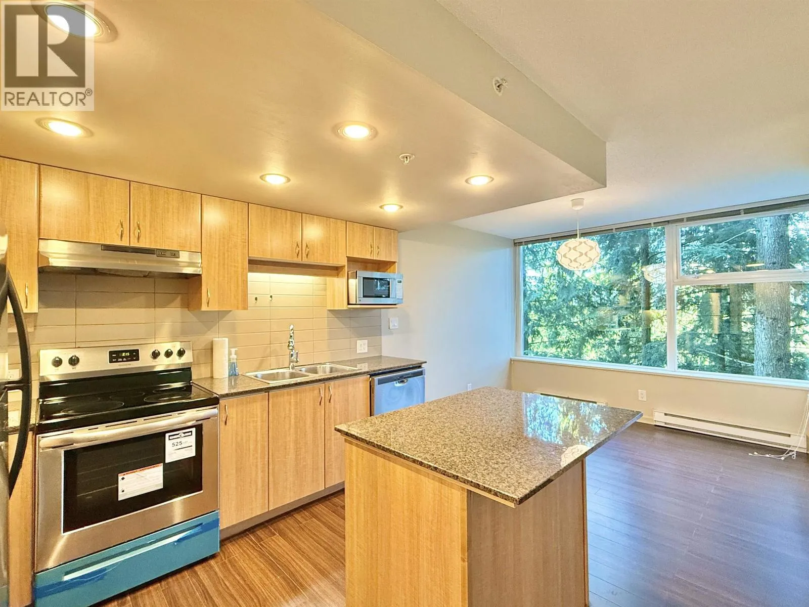 305 9232 UNIVERSITY CRESCENT