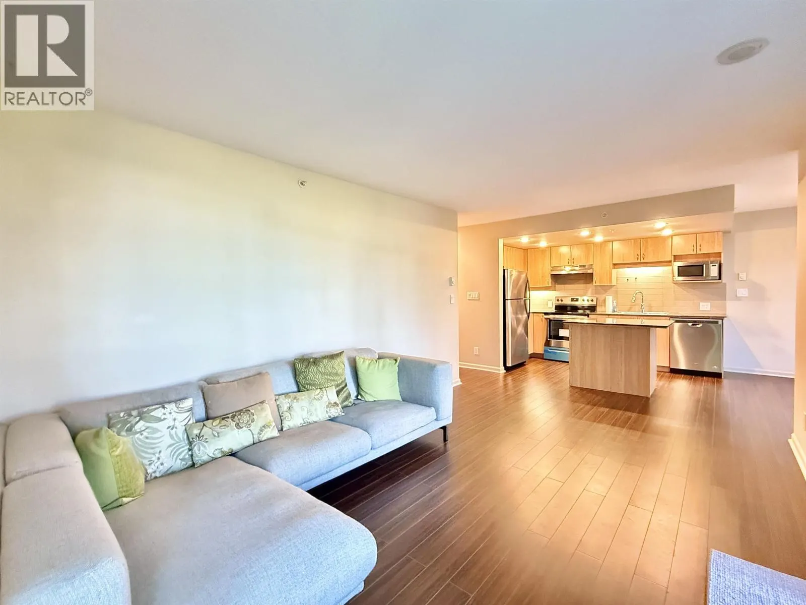 305 9232 UNIVERSITY CRESCENT