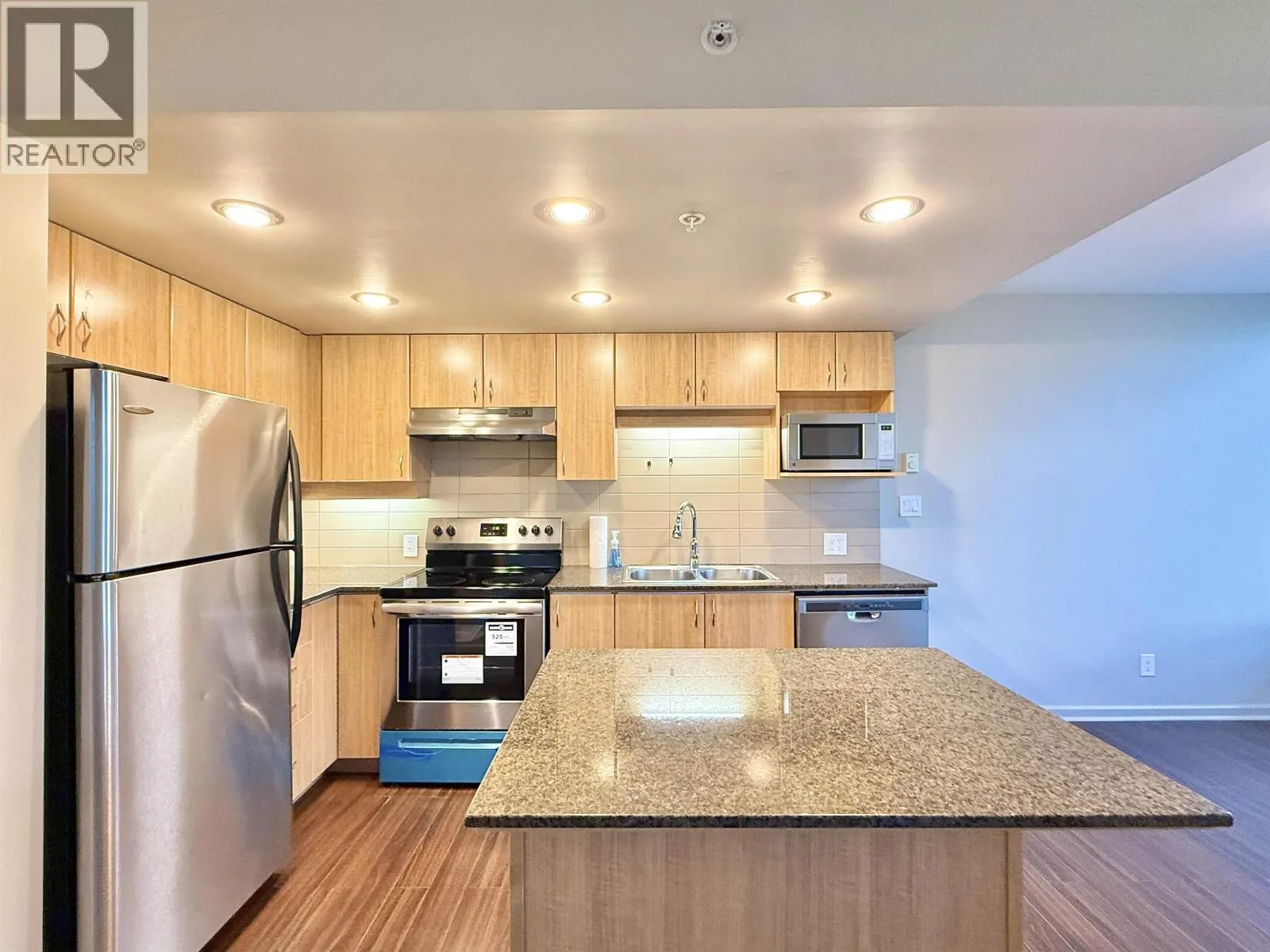 305 9232 UNIVERSITY CRESCENT