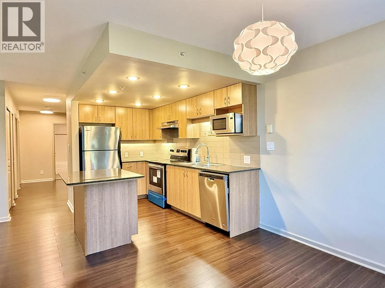 305 9232 UNIVERSITY CRESCENT