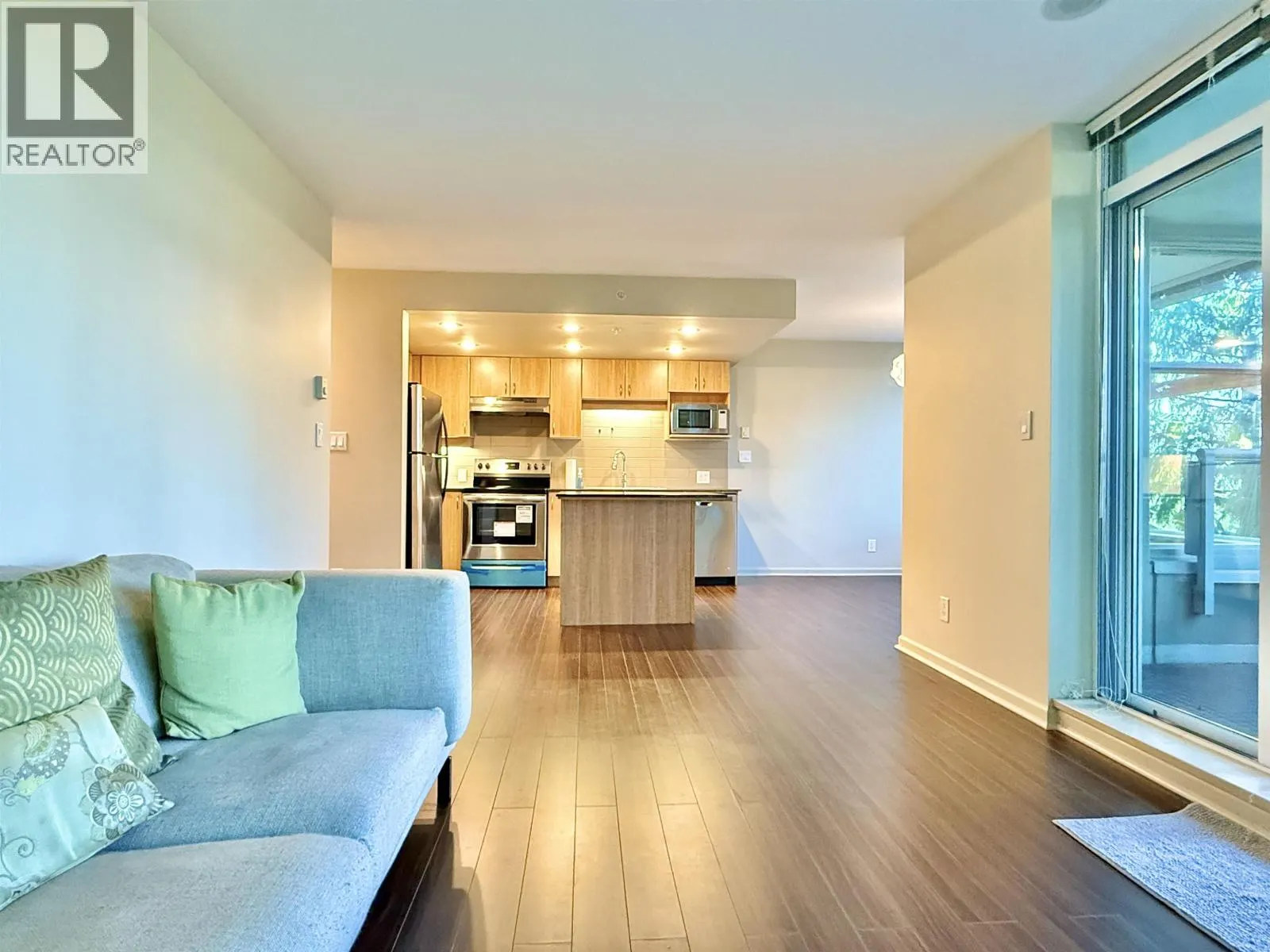 305 9232 UNIVERSITY CRESCENT