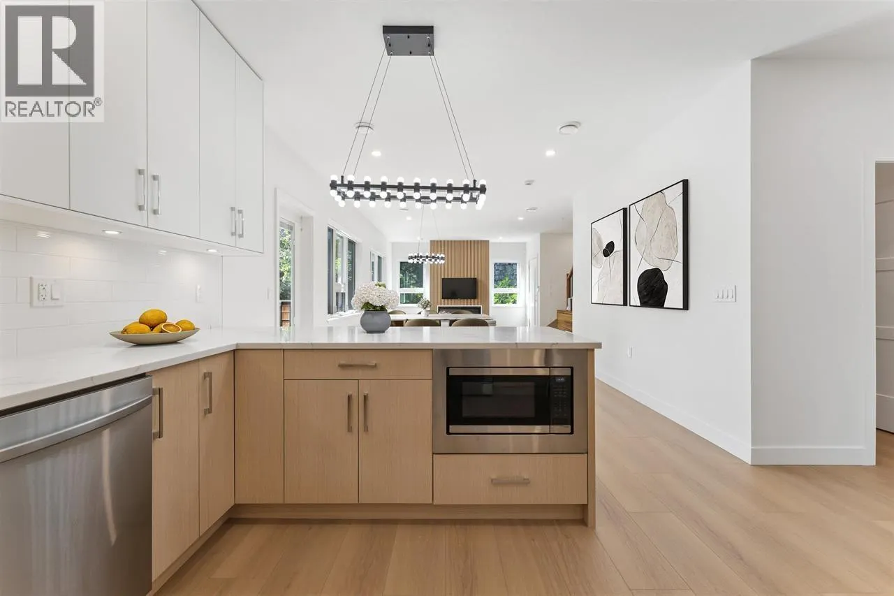 842 ST. DENIS AVENUE