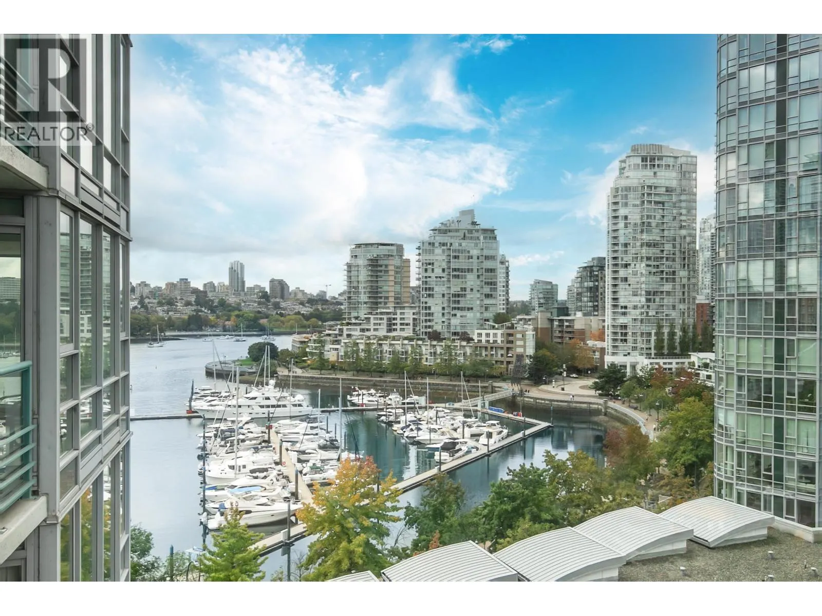1101 1033 MARINASIDE CRESCENT