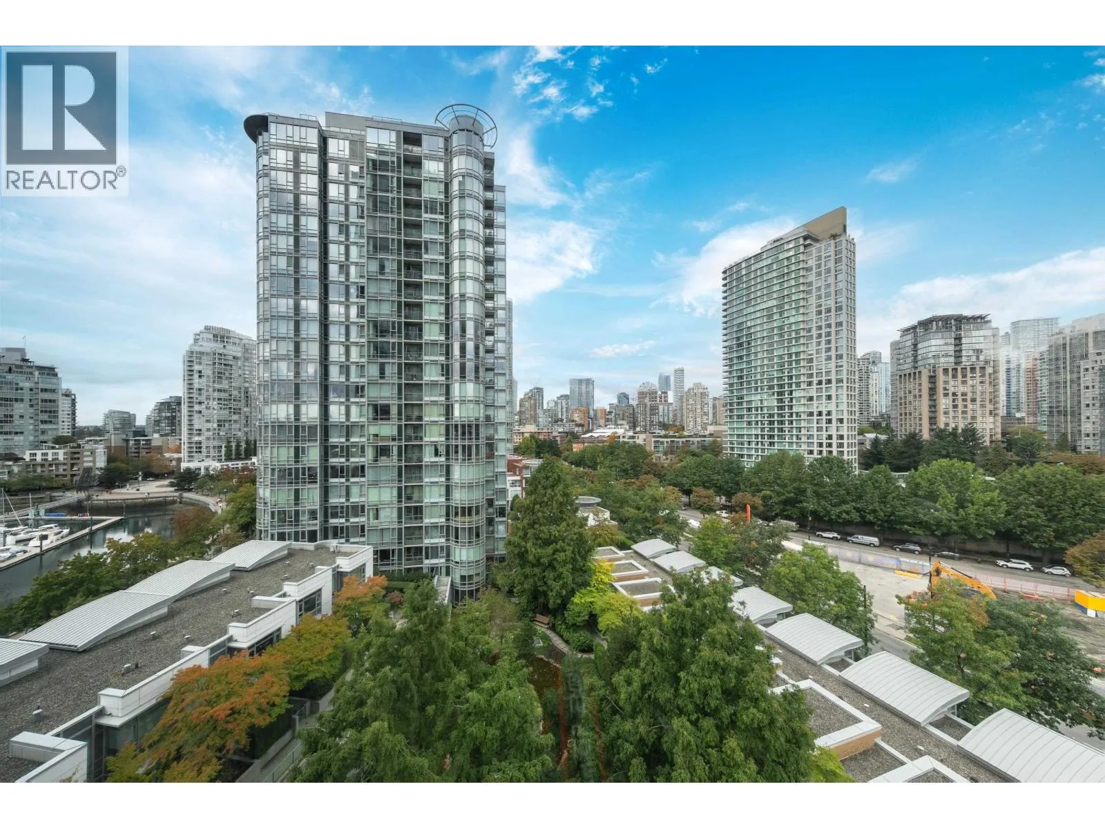 1101 1033 MARINASIDE CRESCENT