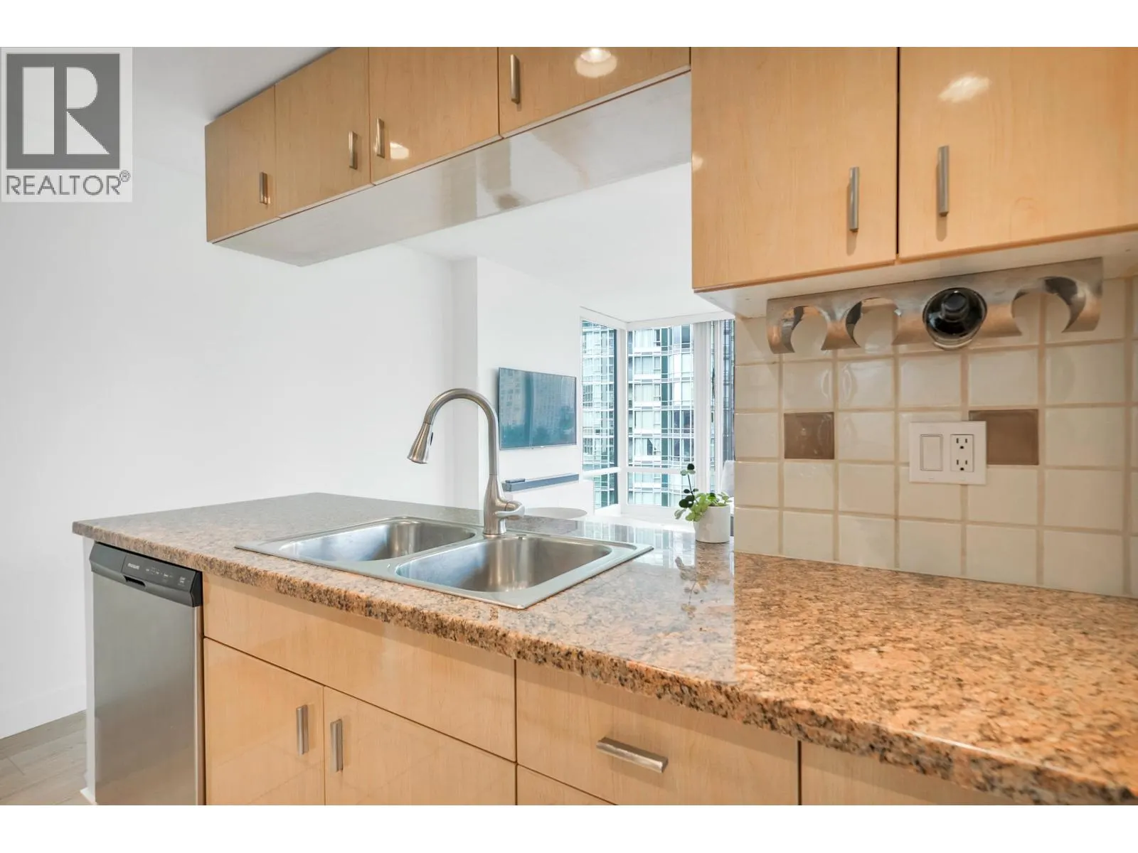 1101 1033 MARINASIDE CRESCENT