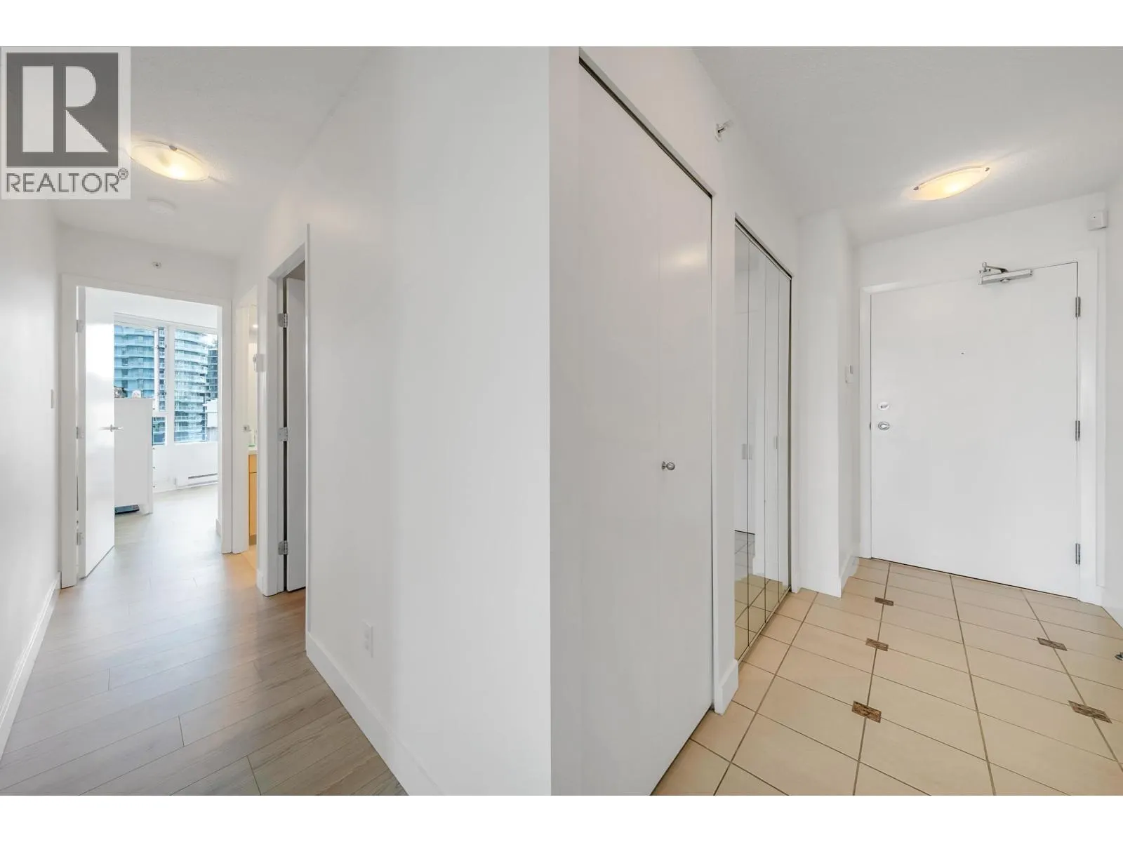 1101 1033 MARINASIDE CRESCENT