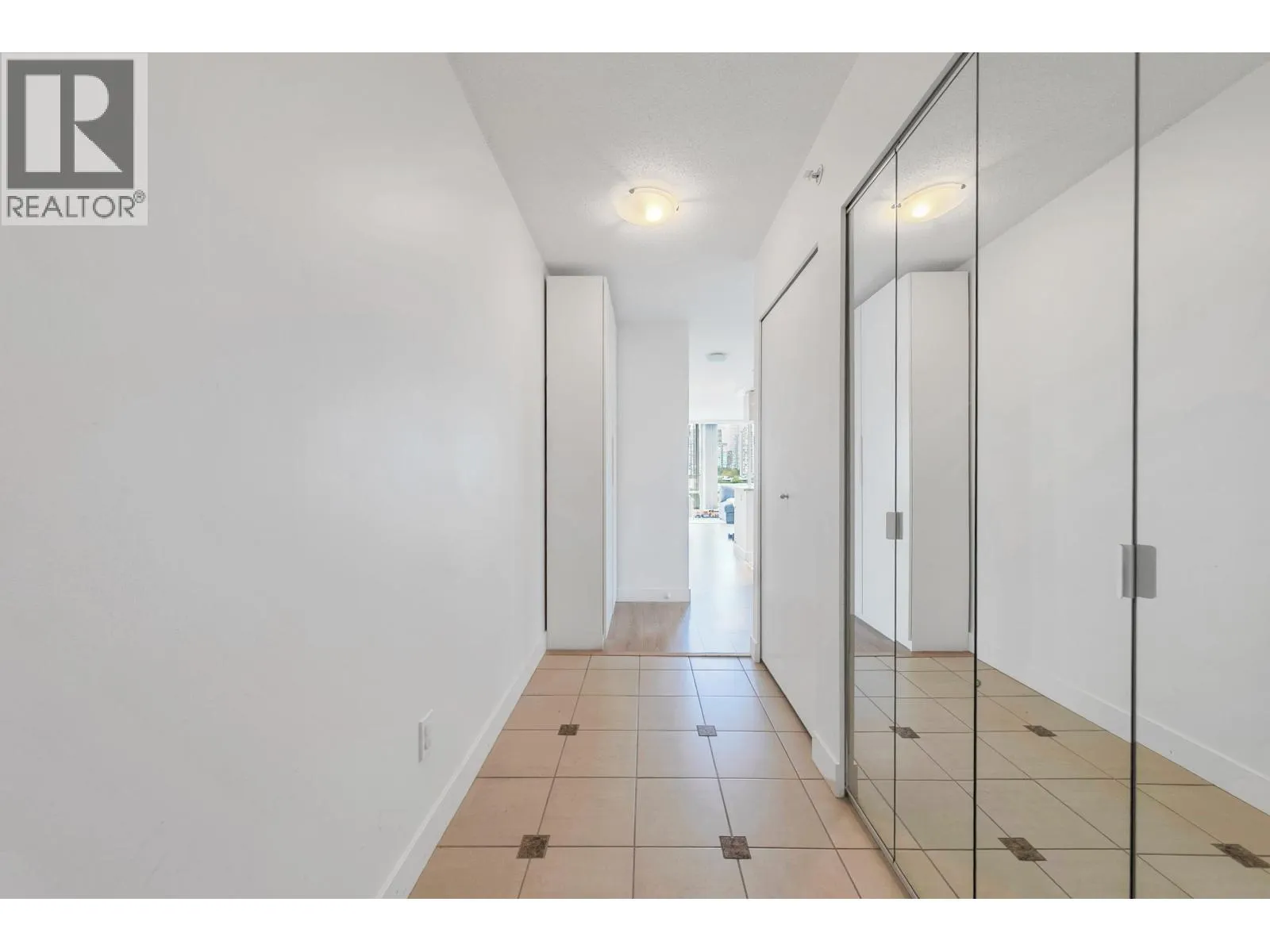 1101 1033 MARINASIDE CRESCENT
