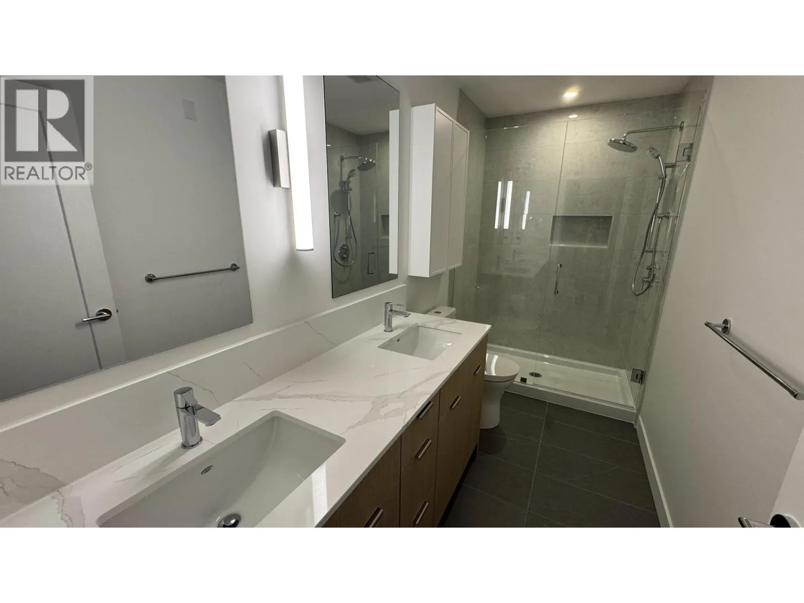 21X 375 CLAYTON STREET