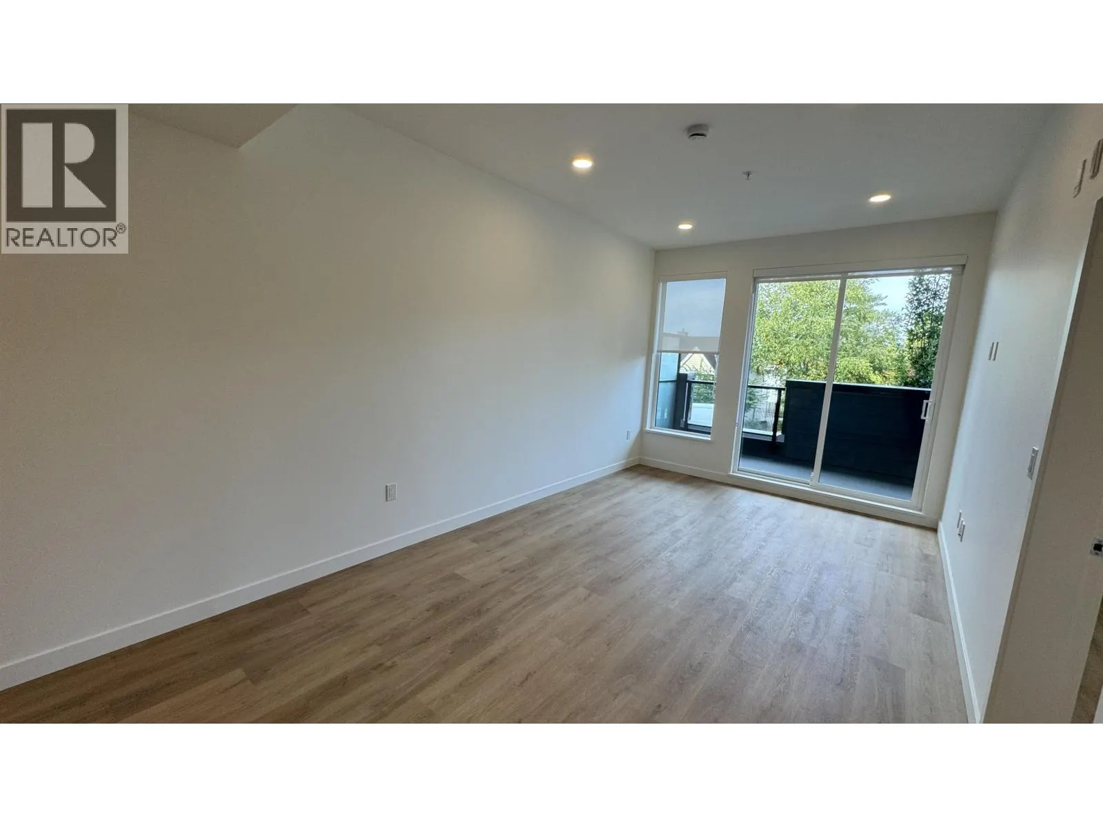 21X 375 CLAYTON STREET