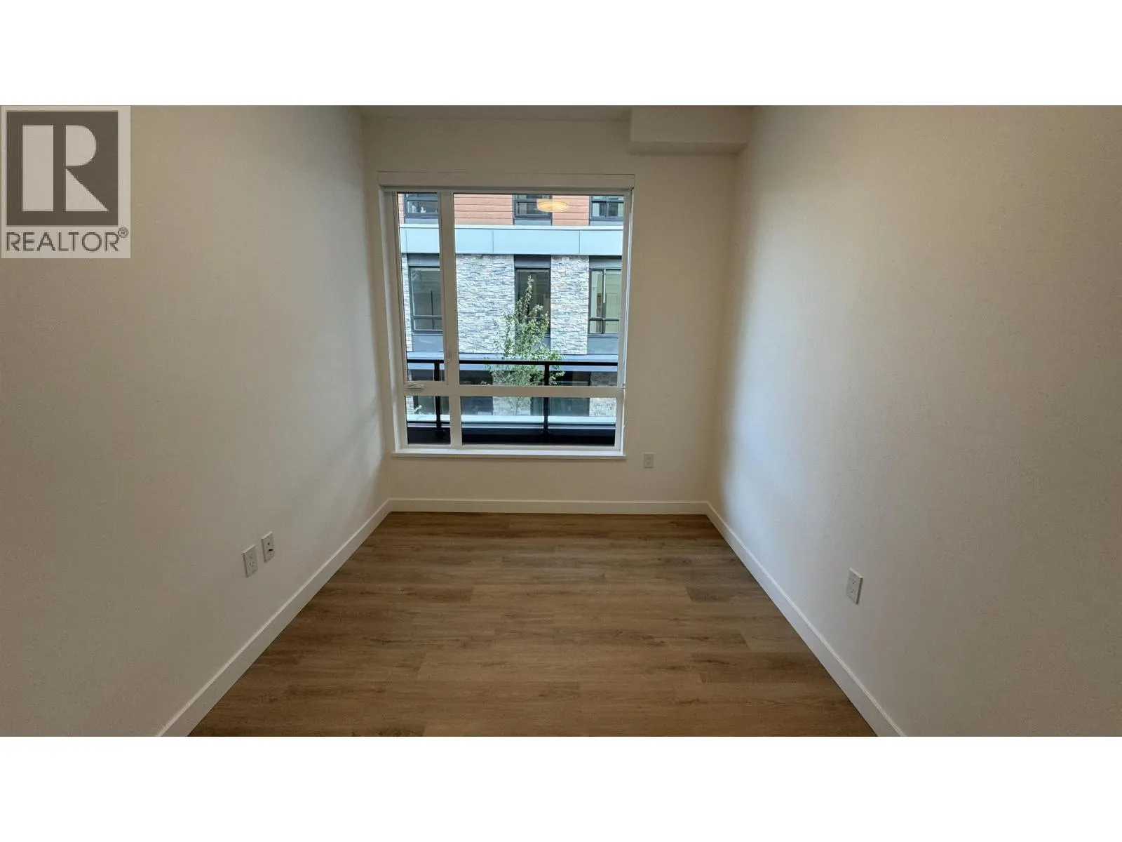 21X 375 CLAYTON STREET