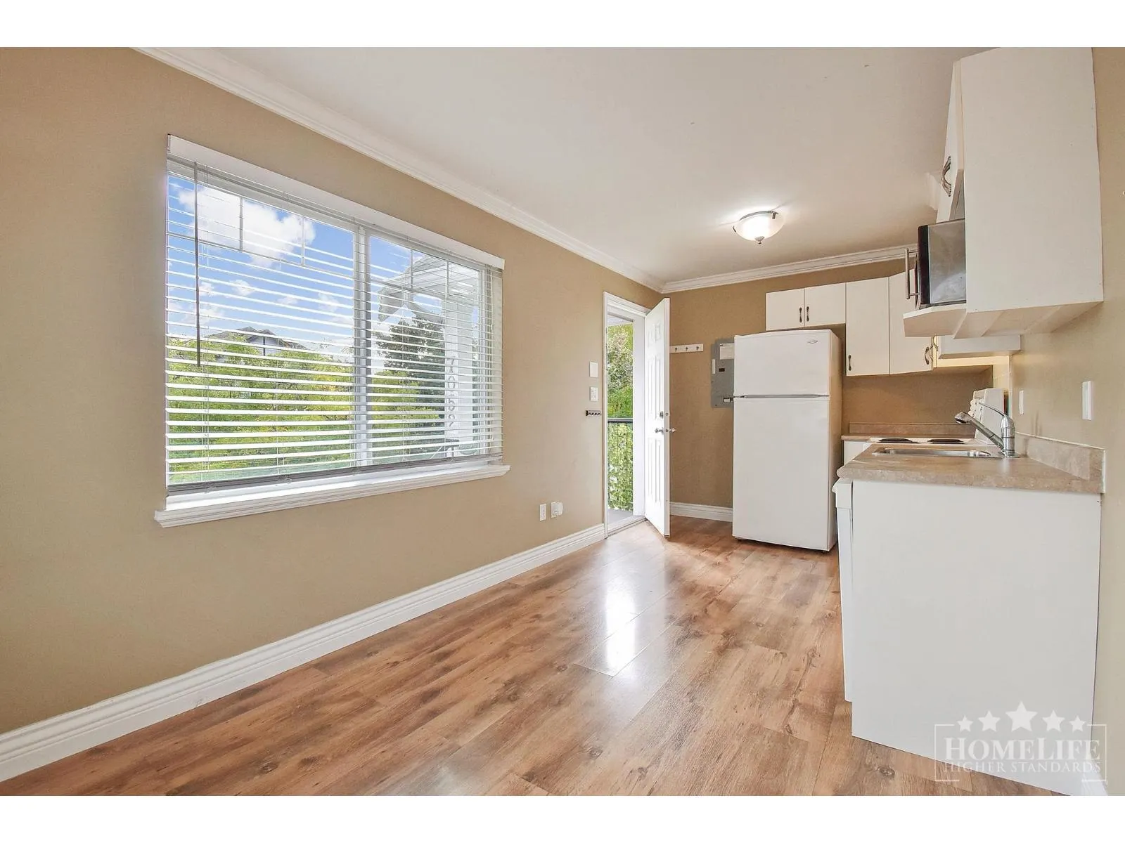 Coach House 7052 195 STREET