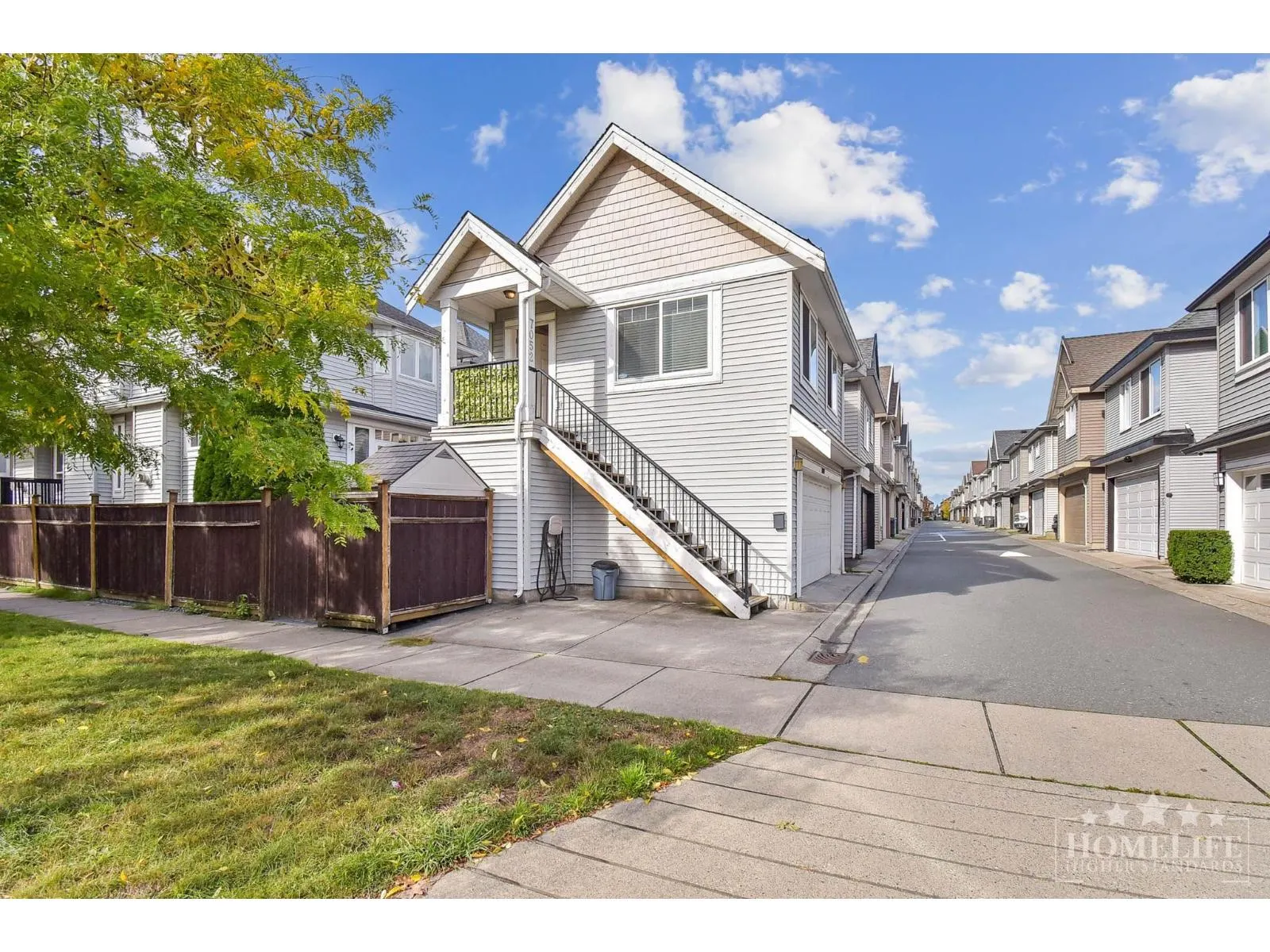 Coach House 7052 195 STREET
