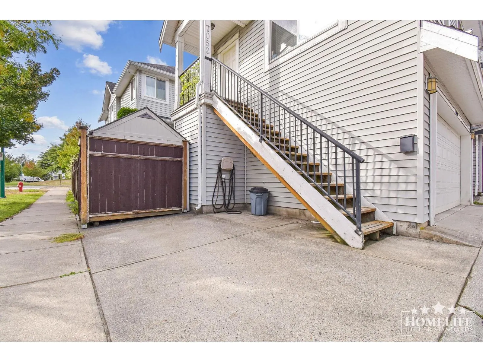 Coach House 7052 195 STREET