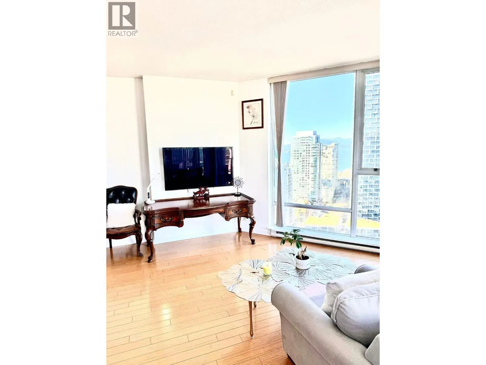 3207 583 BEACH CRESCENT