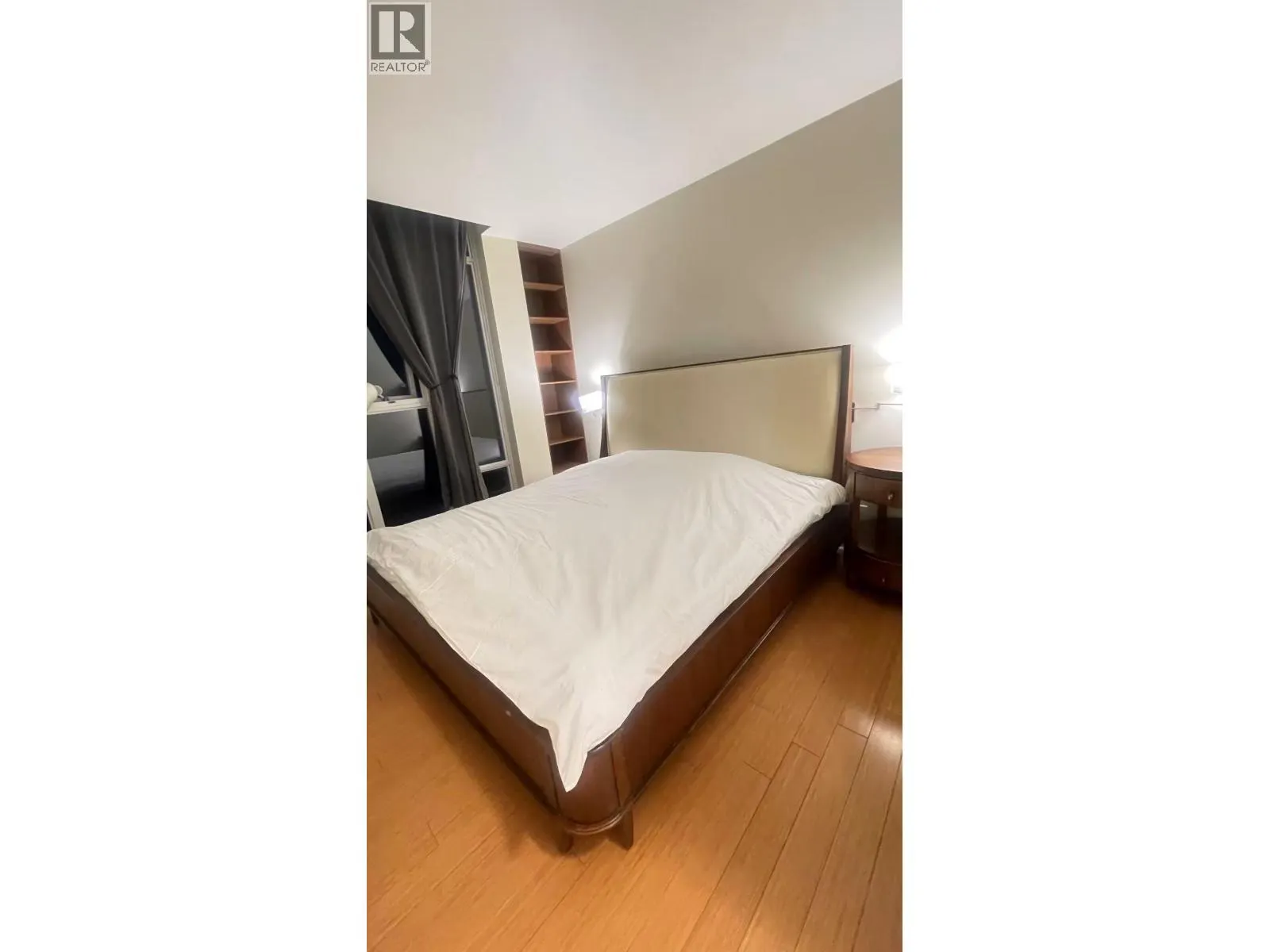 3207 583 BEACH CRESCENT