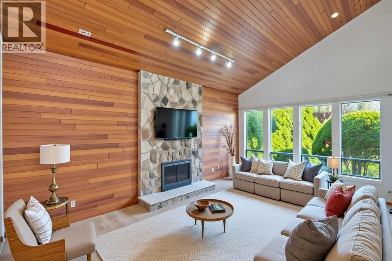 5202 HOLLYWOOD DRIVE
