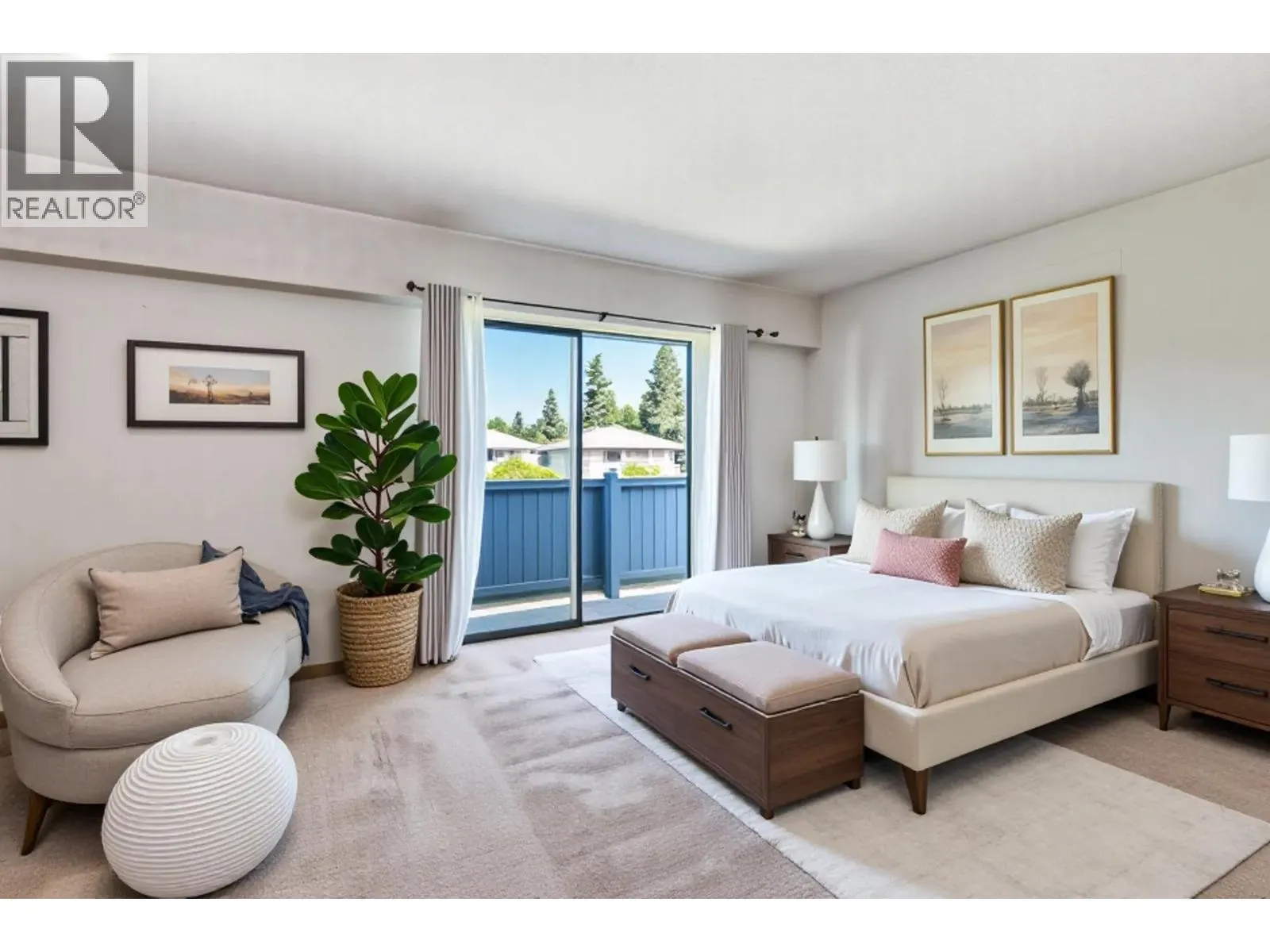 5202 HOLLYWOOD DRIVE