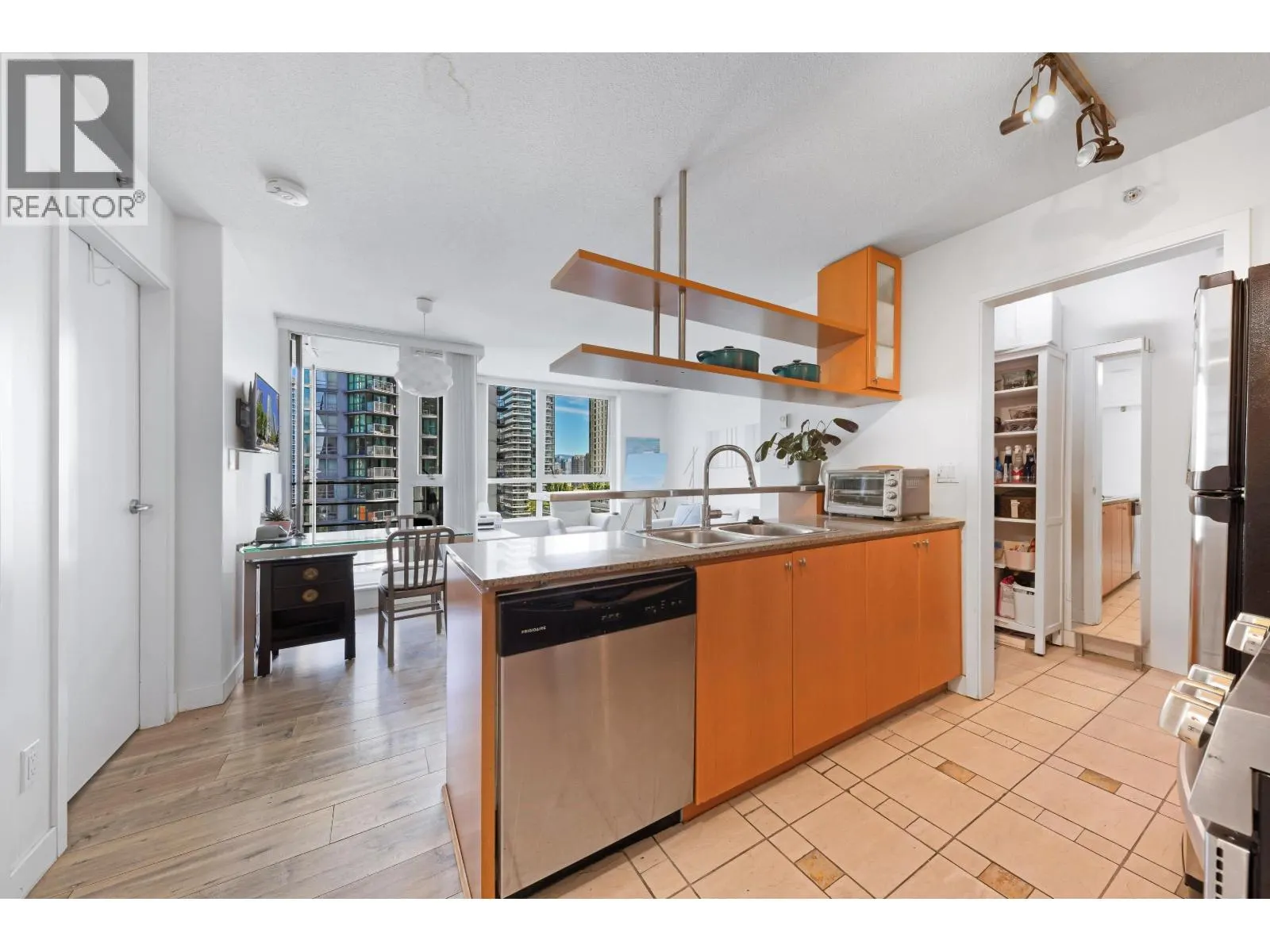 1607 1495 RICHARD STREET