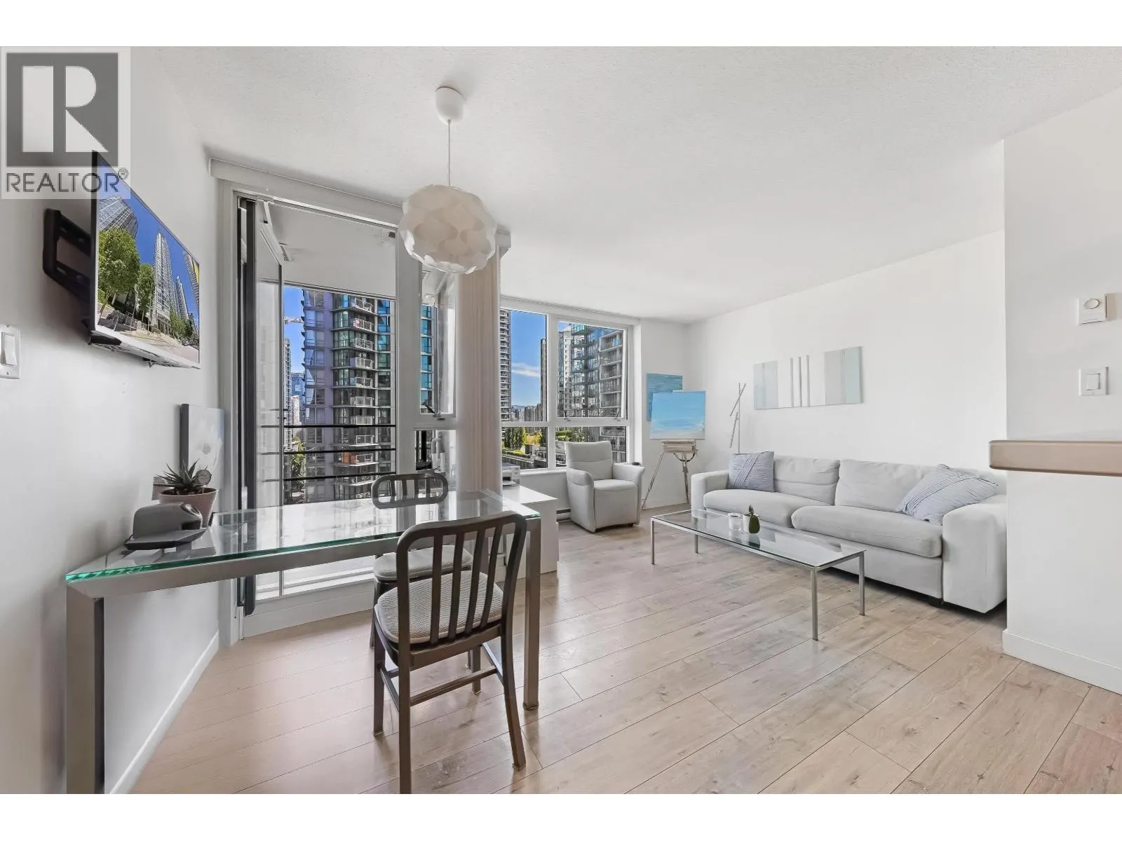 1607 1495 RICHARD STREET