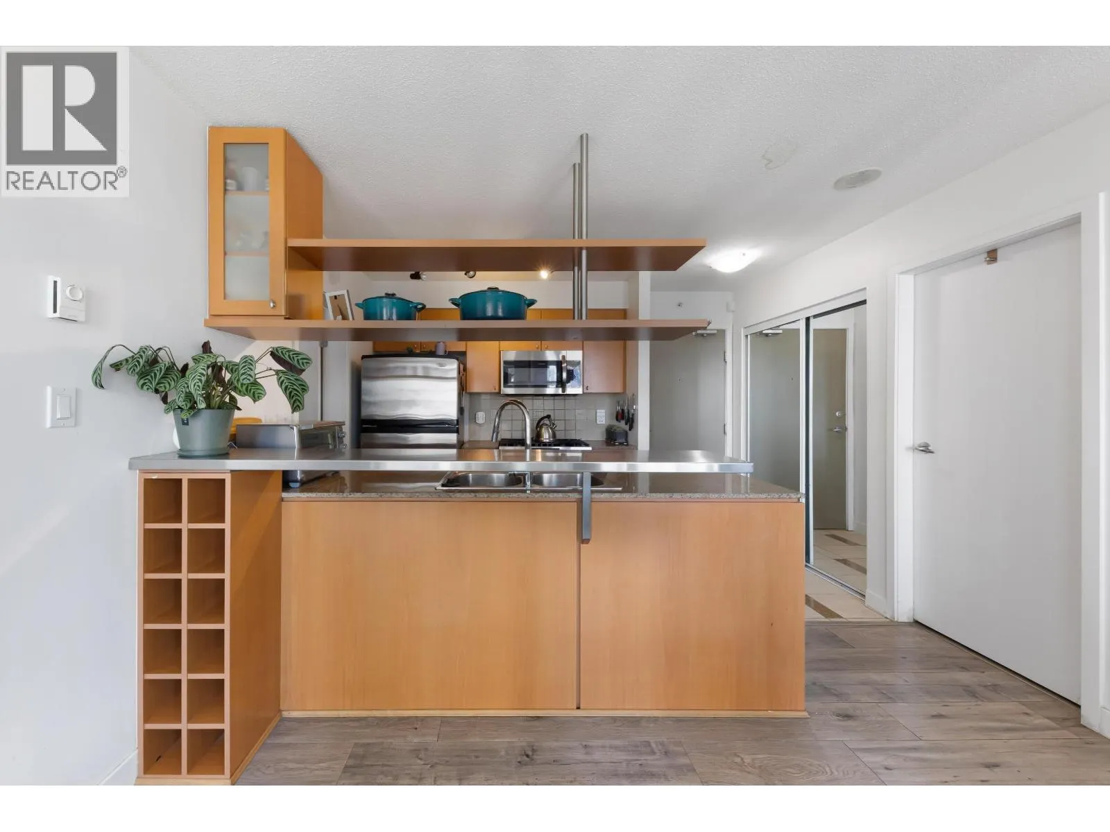 1607 1495 RICHARD STREET