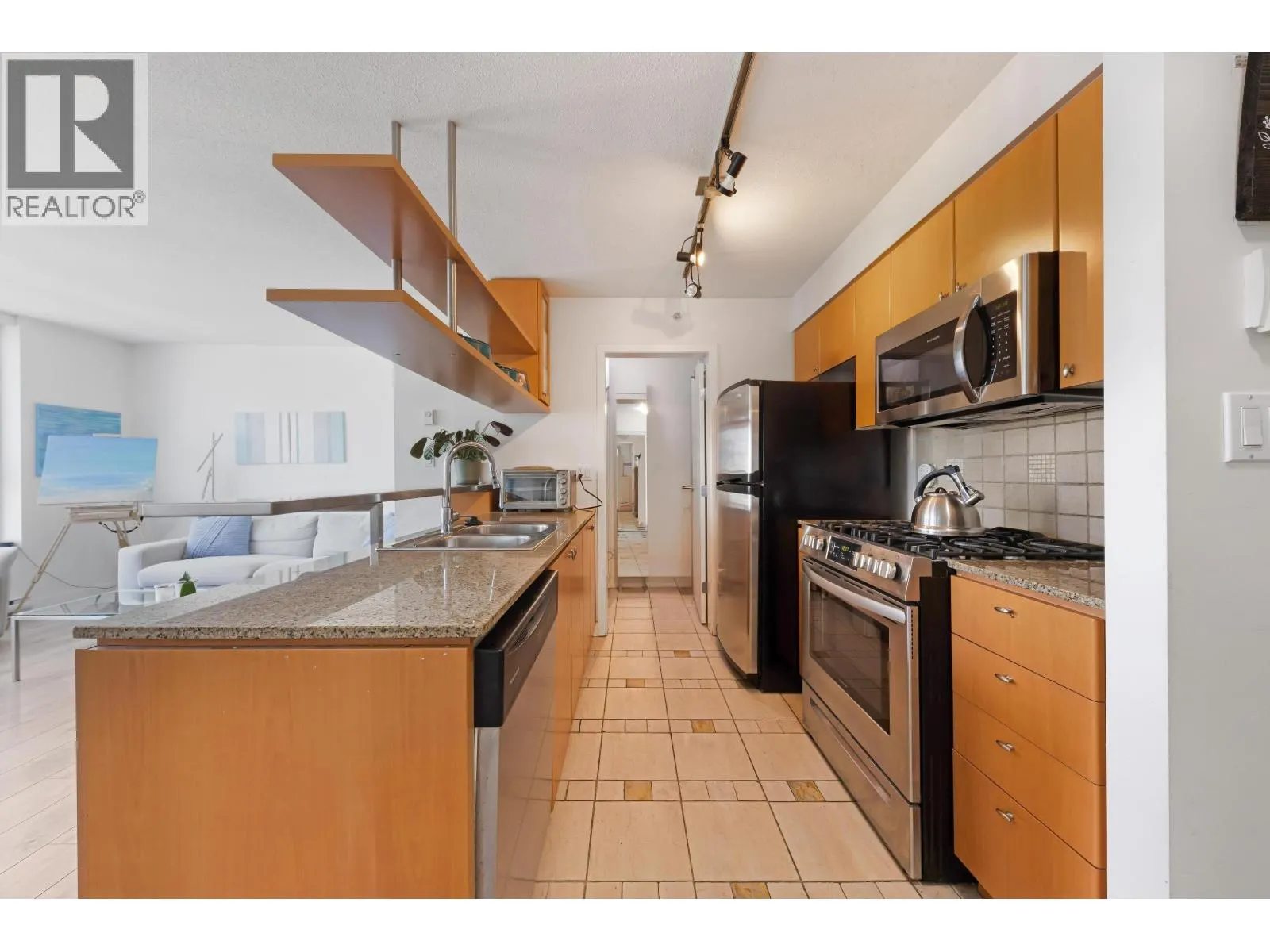 1607 1495 RICHARD STREET