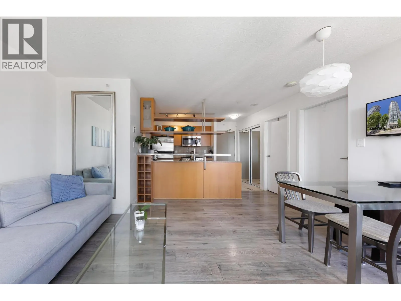 1607 1495 RICHARD STREET