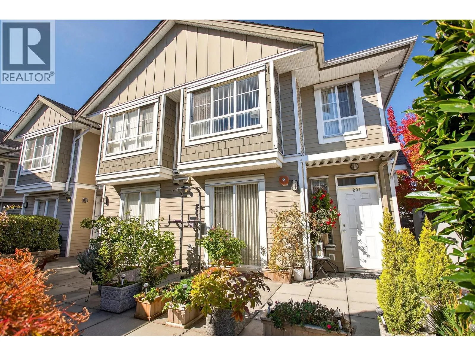 201 815 FIRST STREET