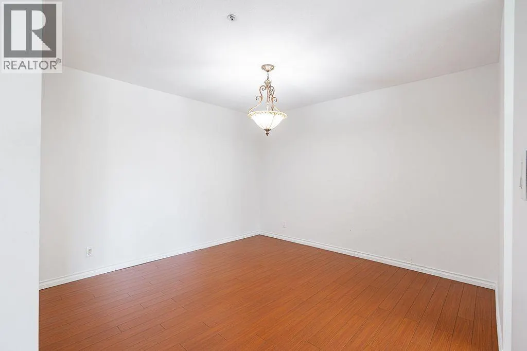 211 223 MOUNTAIN HIGHWAY