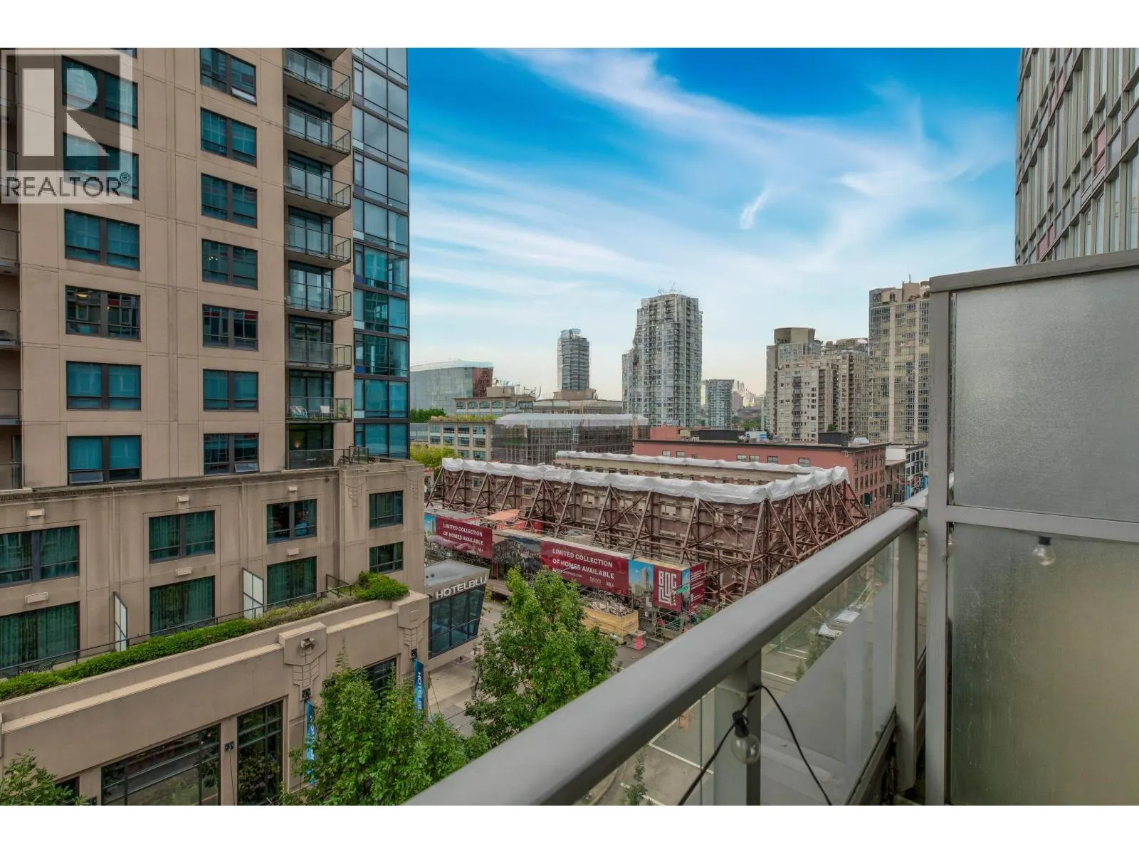 705 233 ROBSON STREET