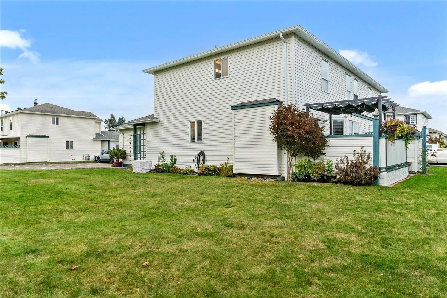 24 6434 VEDDER ROAD|Sardis South