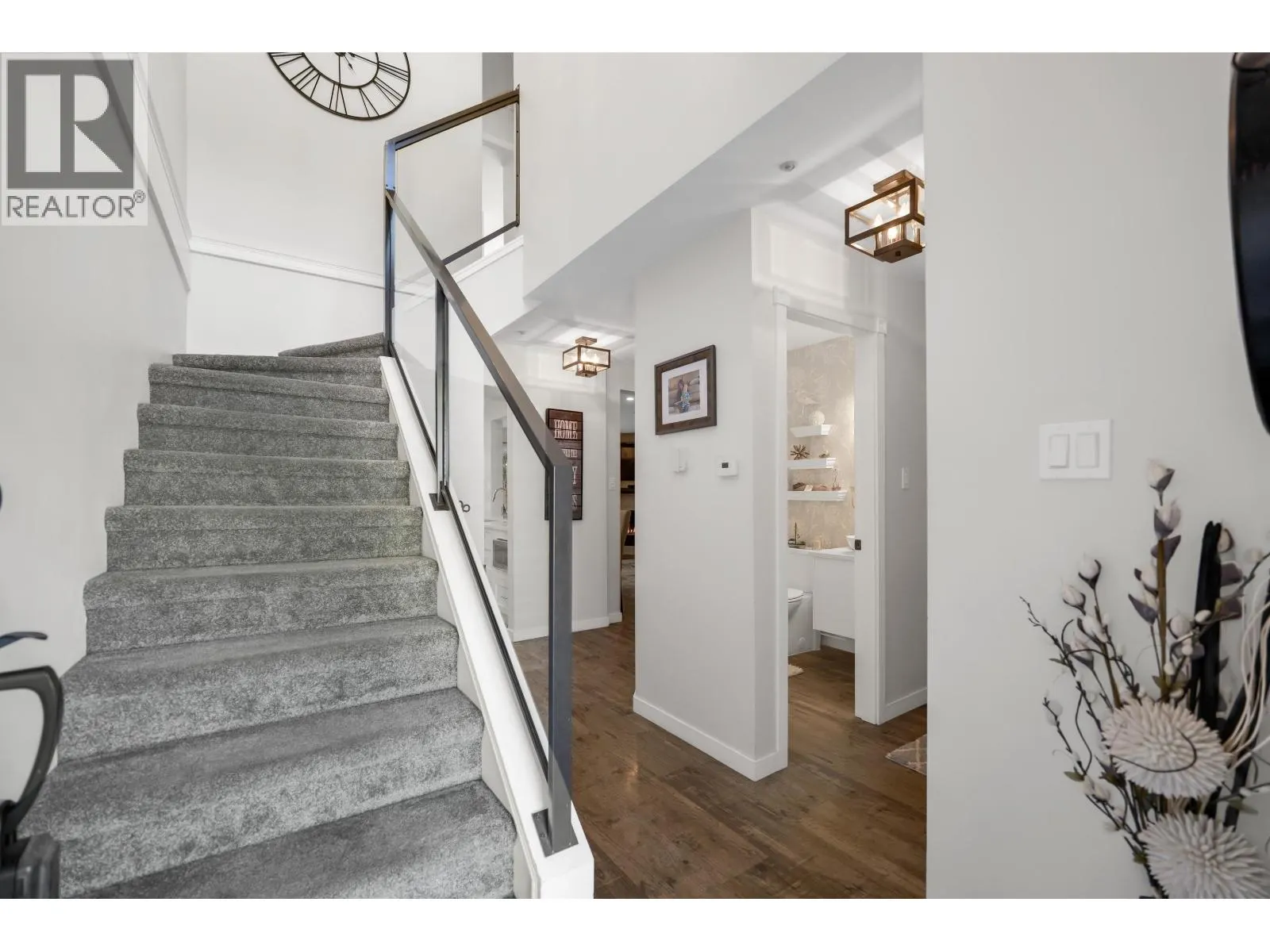 10 2401 MAMQUAM ROAD