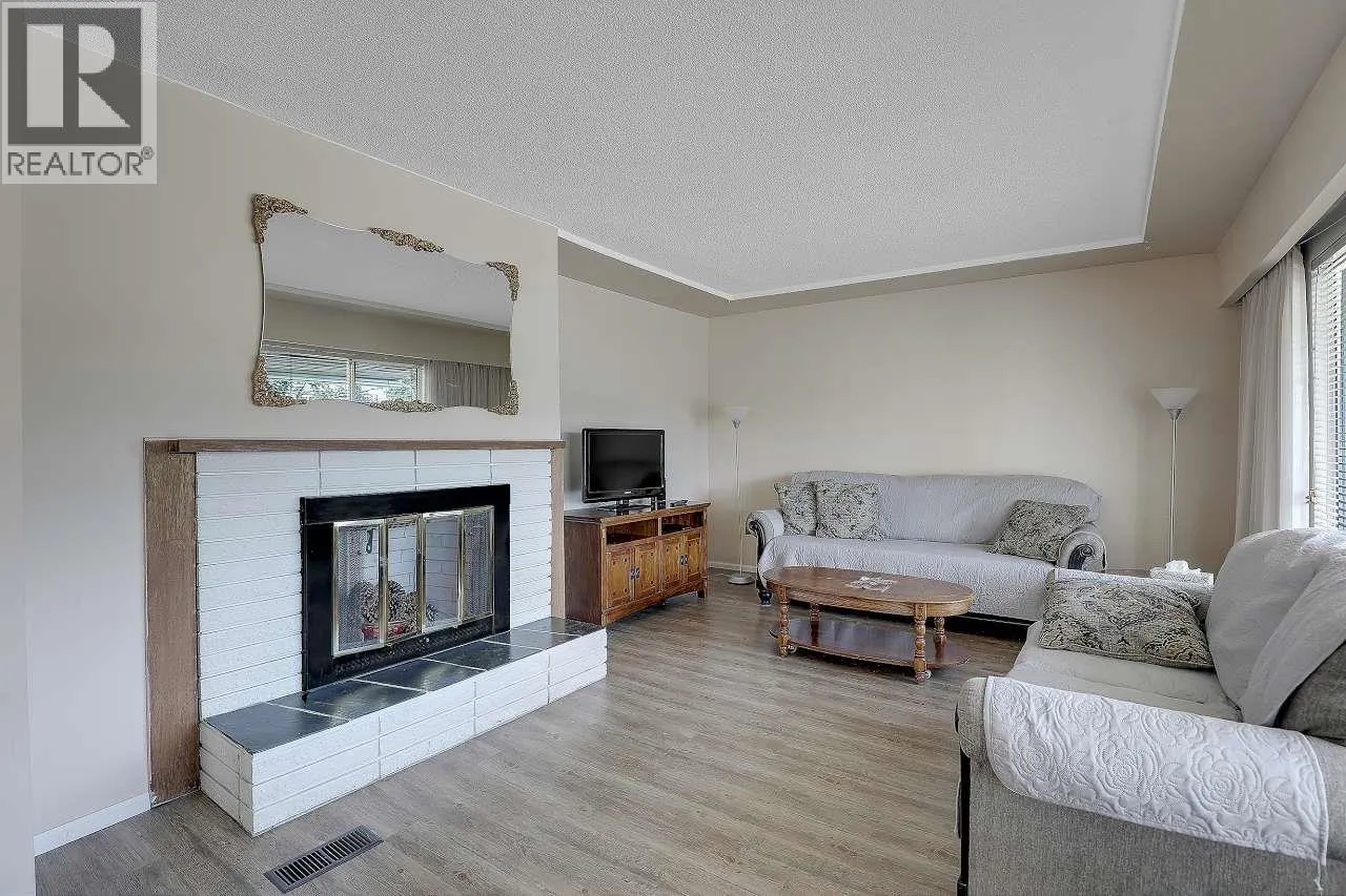 6407 LOUGHEED HIGHWAY