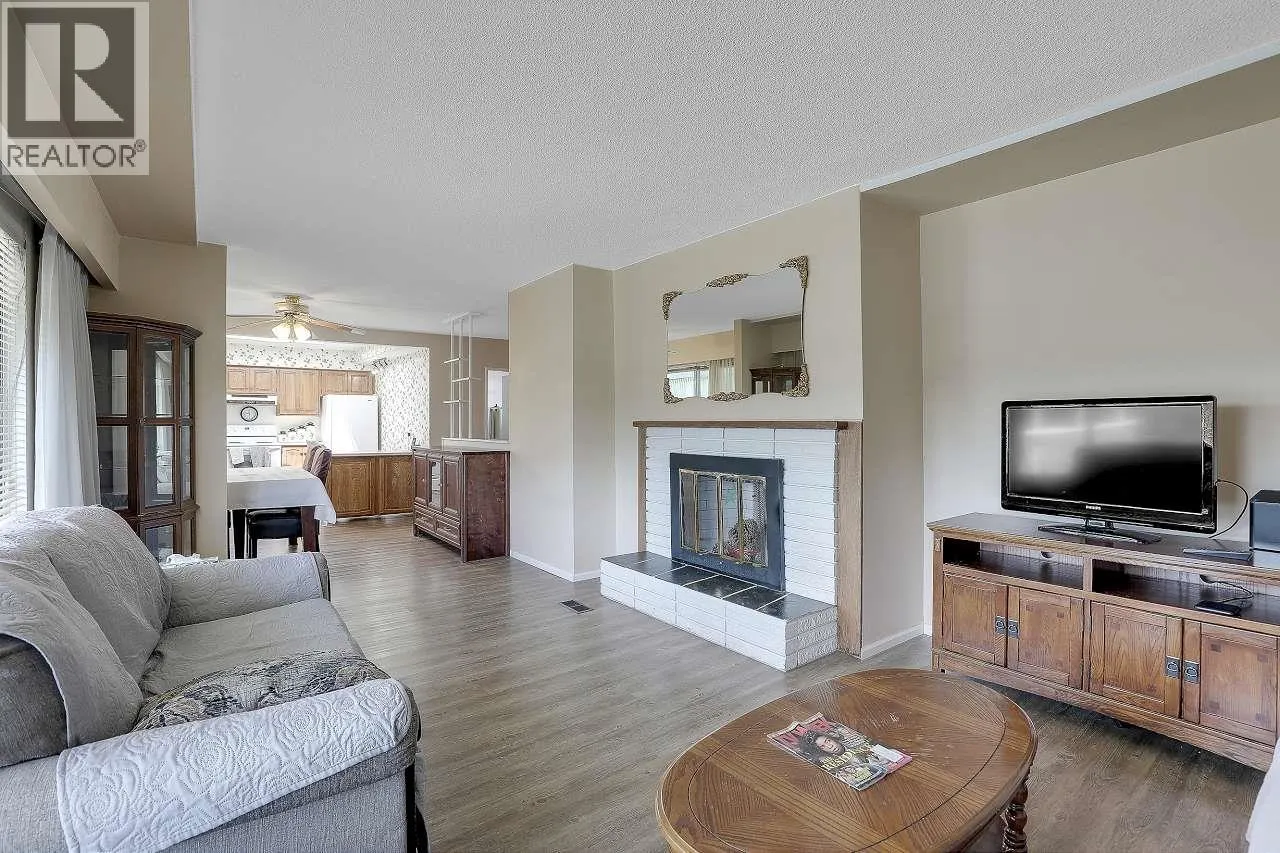 6407 LOUGHEED HIGHWAY