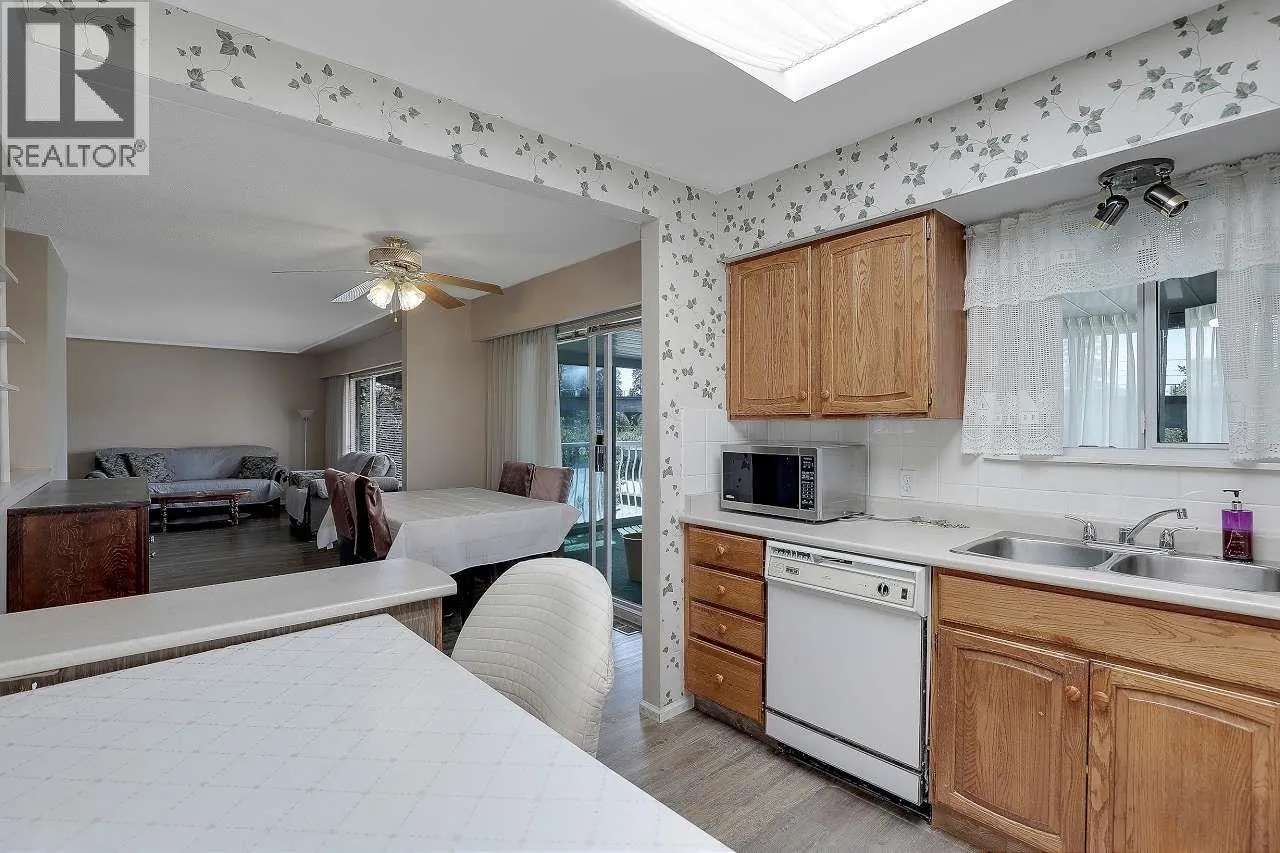 6407 LOUGHEED HIGHWAY