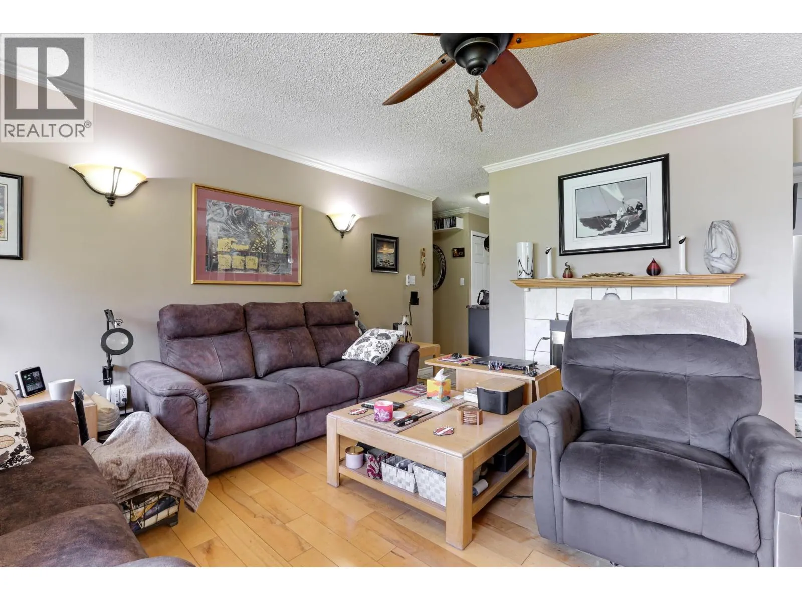 301 1048 KING ALBERT AVENUE
