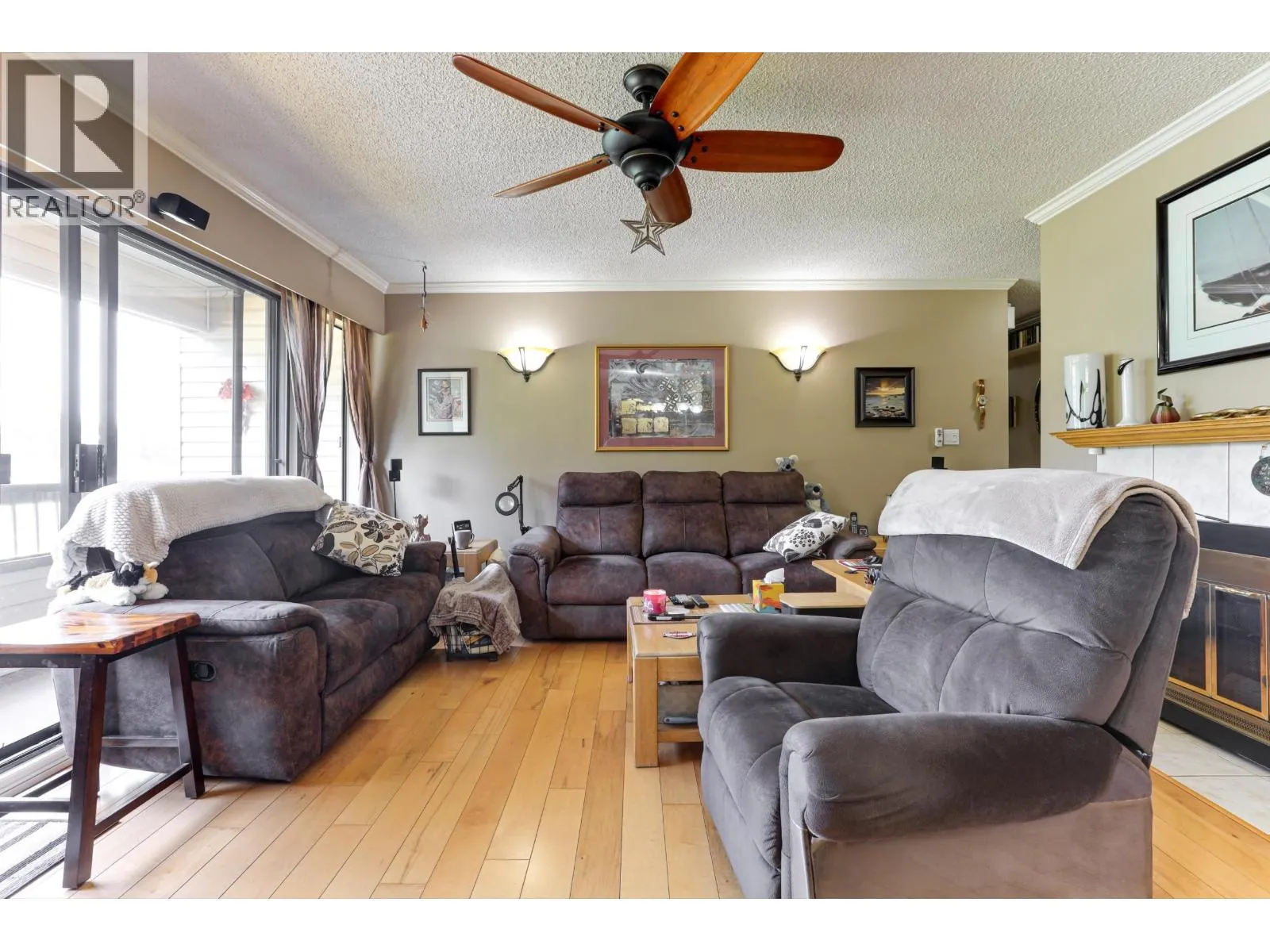 301 1048 KING ALBERT AVENUE