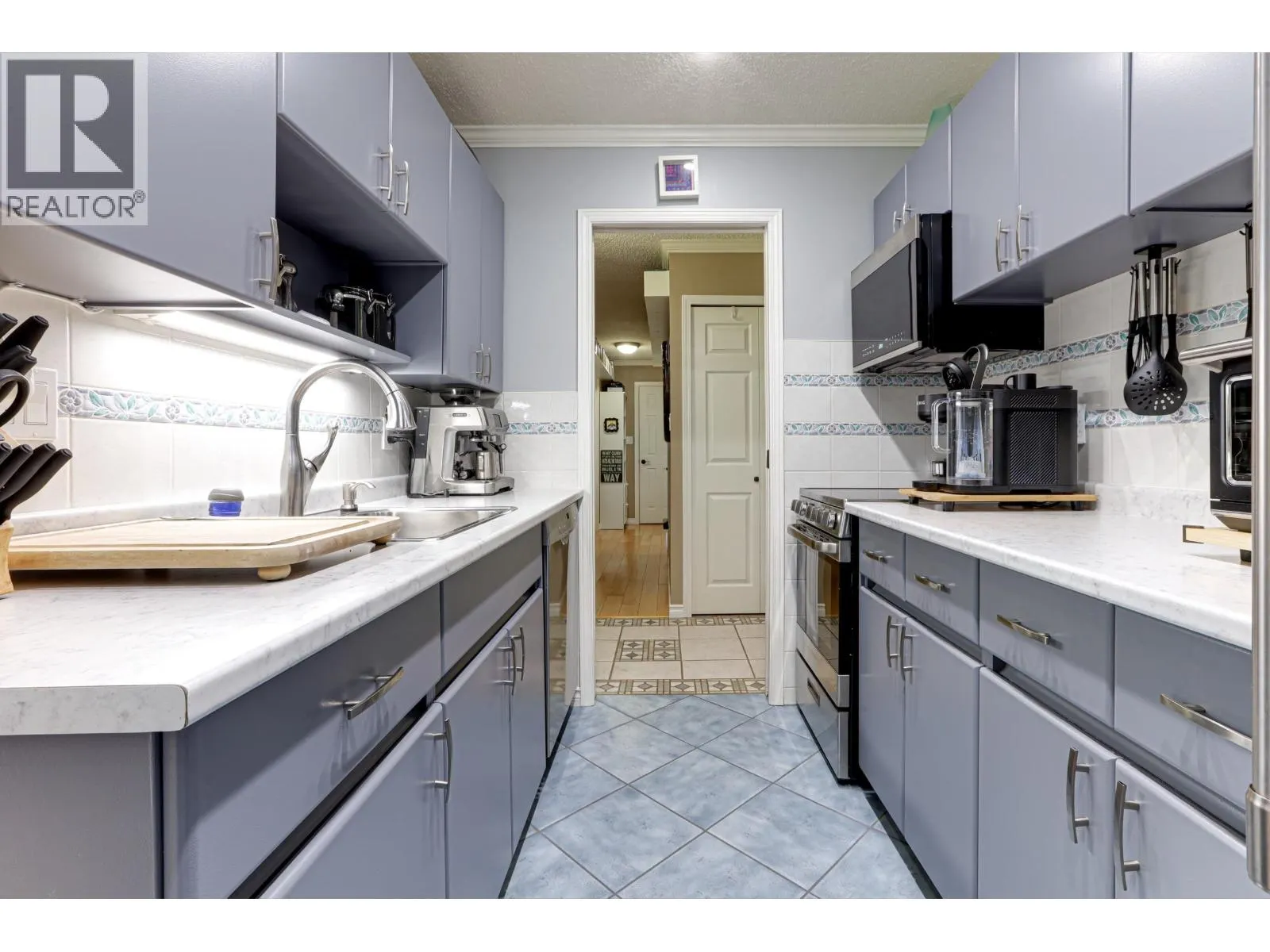 301 1048 KING ALBERT AVENUE
