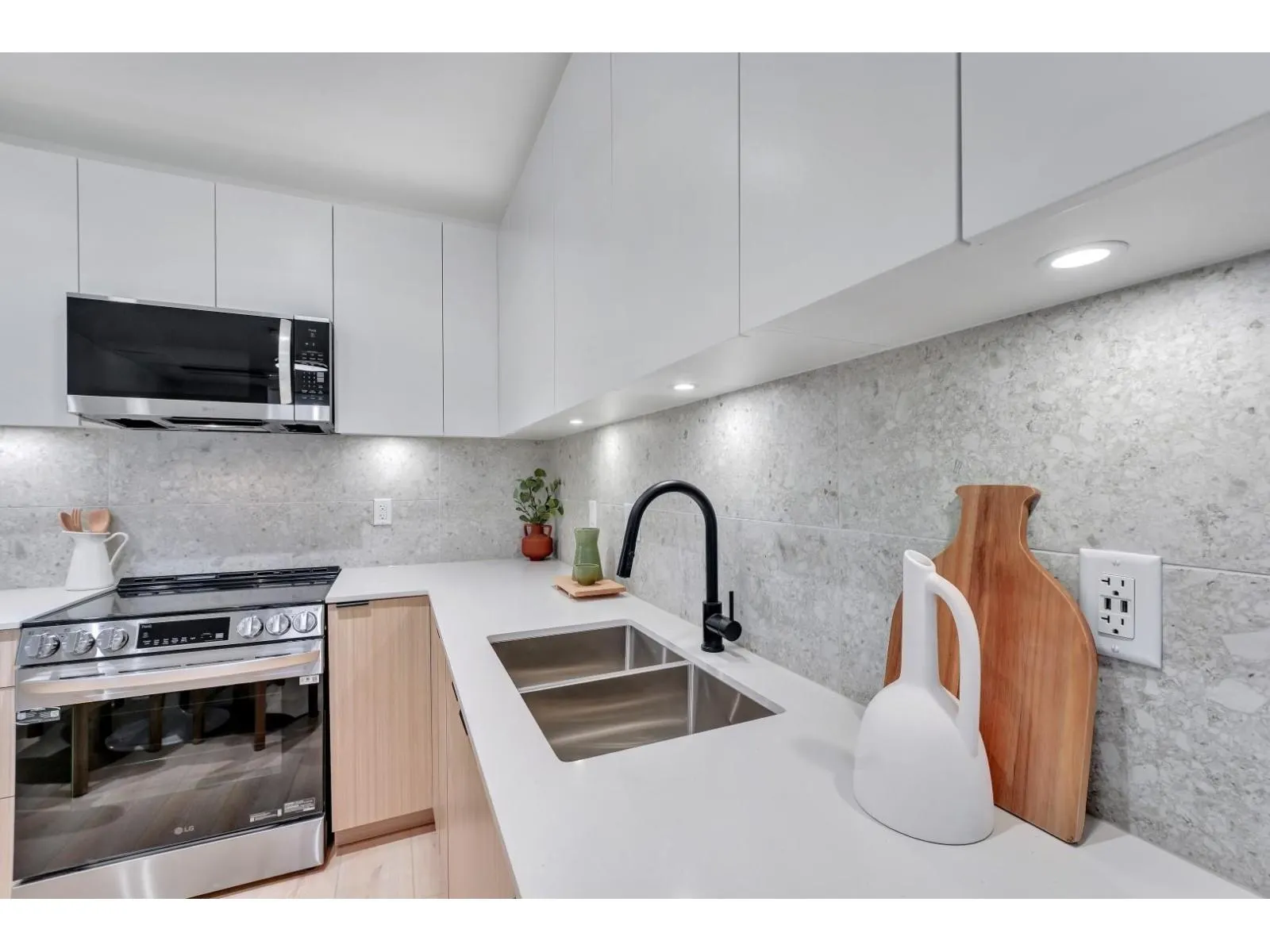 B206 5360 204TH STREET