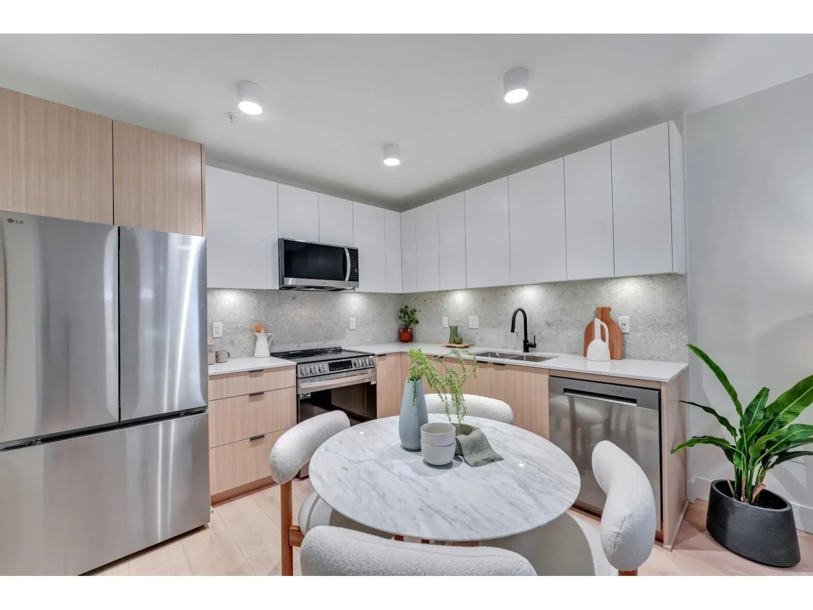 B206 5360 204TH STREET