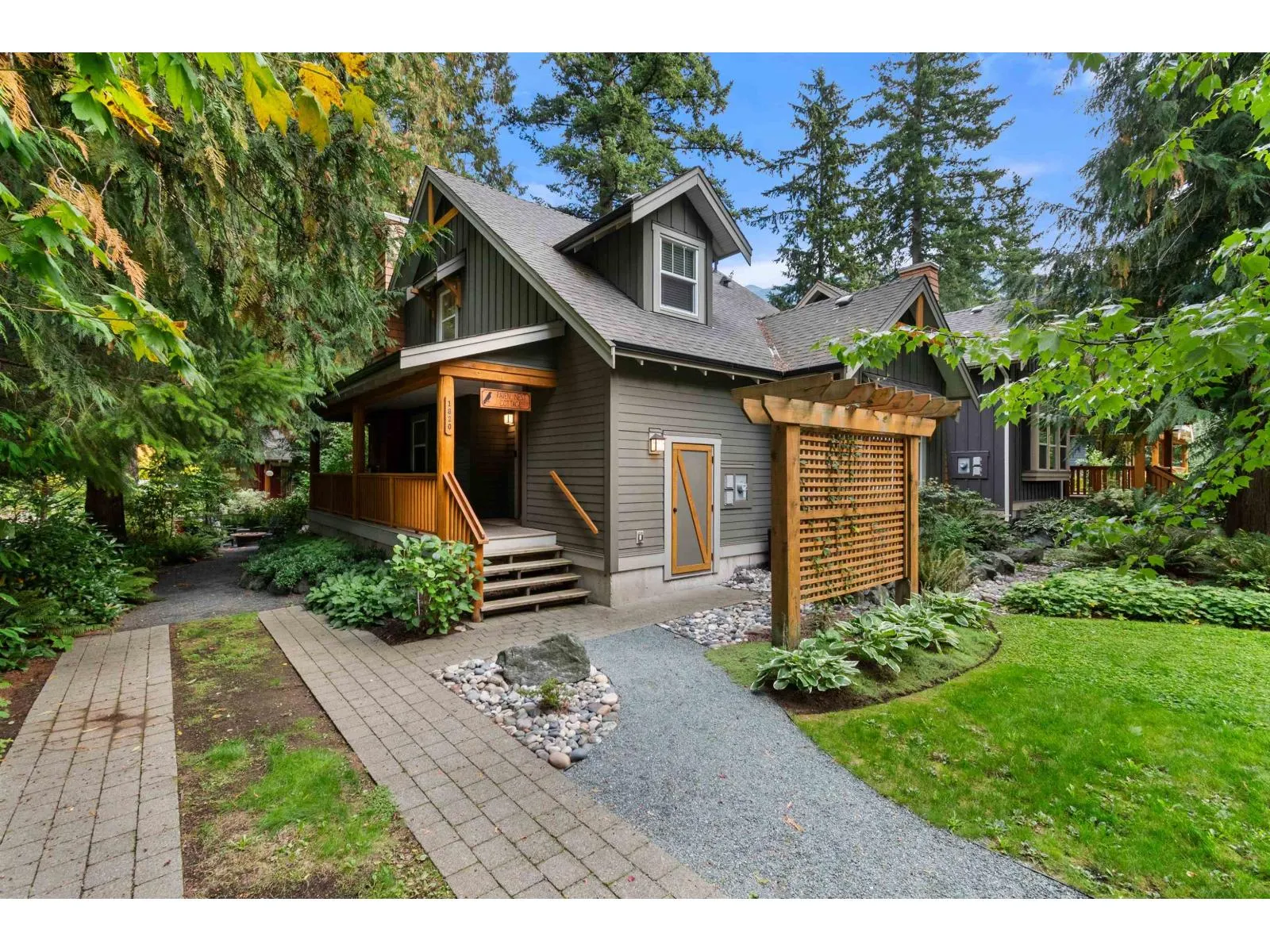 1820 RAVENWOOD TRAIL|Cultus Lake South